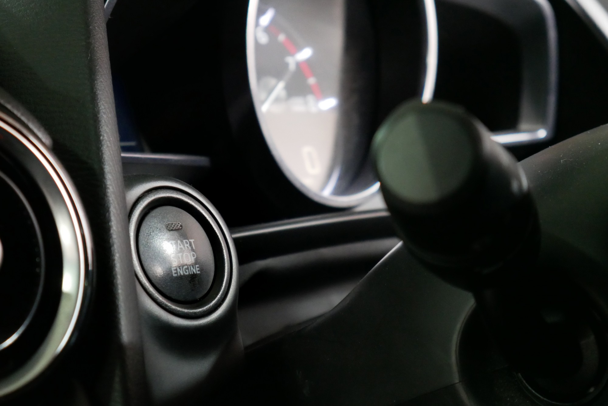 MAZDA 2 1.3 SKYACTIV SPORT HIGHT CONNECT AT Hatchback (5 ประตู) ปี 2018 สีดำ (รูปที่ 10)