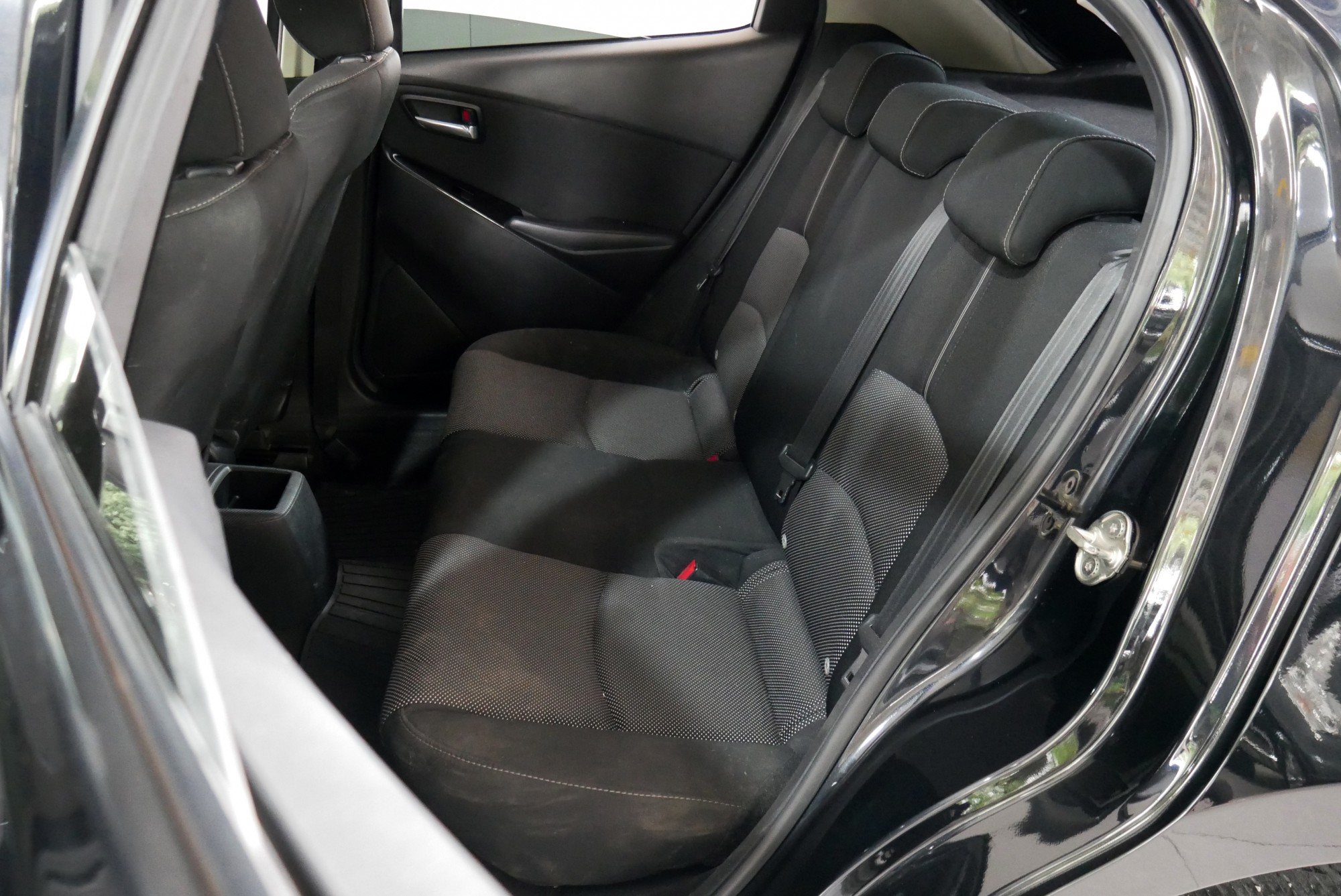 MAZDA 2 1.3 SKYACTIV SPORT HIGHT CONNECT AT Hatchback (5 ประตู) ปี 2018 สีดำ (รูปที่ 15)