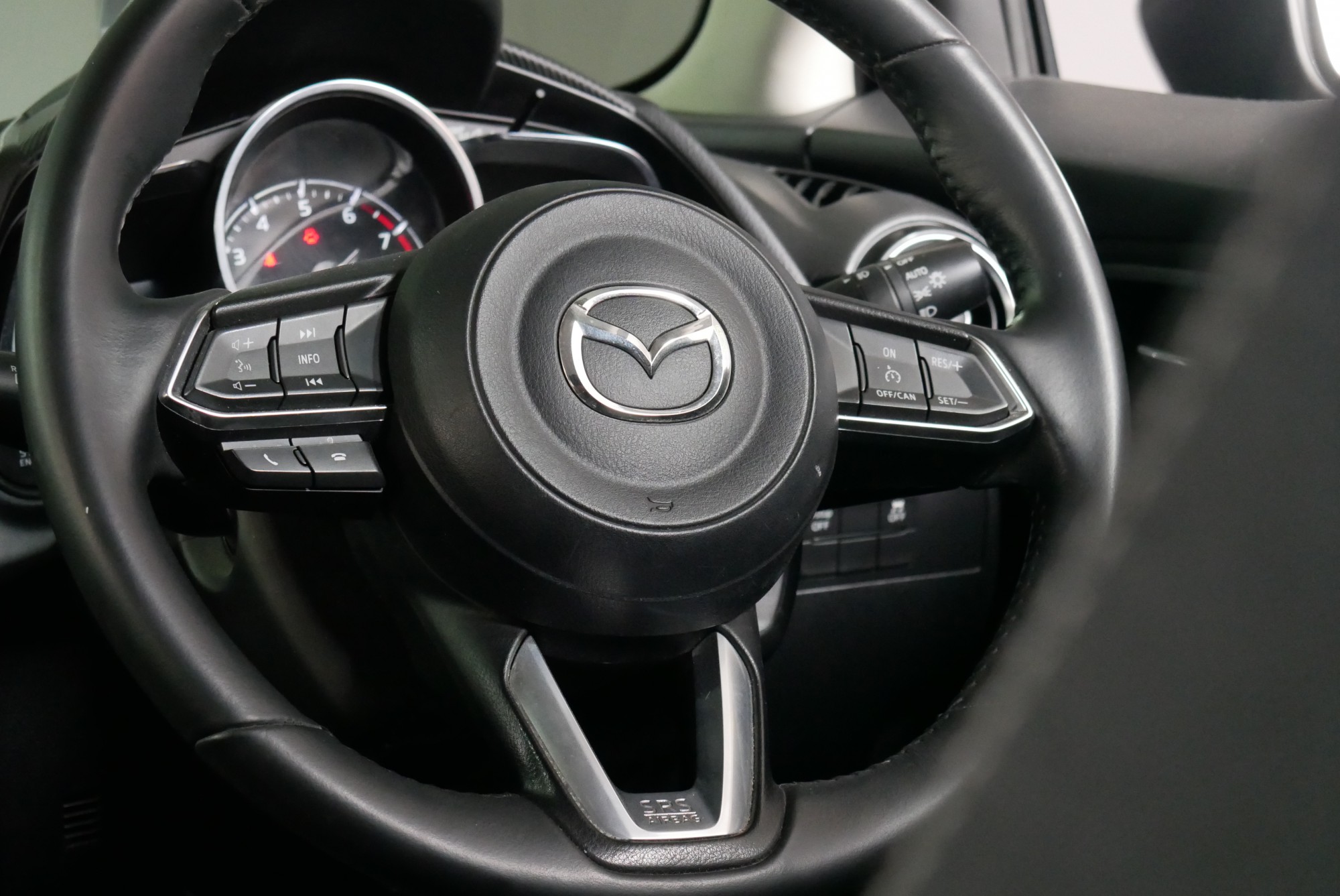 MAZDA 2 1.3 SKYACTIV SPORT HIGHT CONNECT AT Hatchback (5 ประตู) ปี 2018 สีดำ (รูปที่ 8)