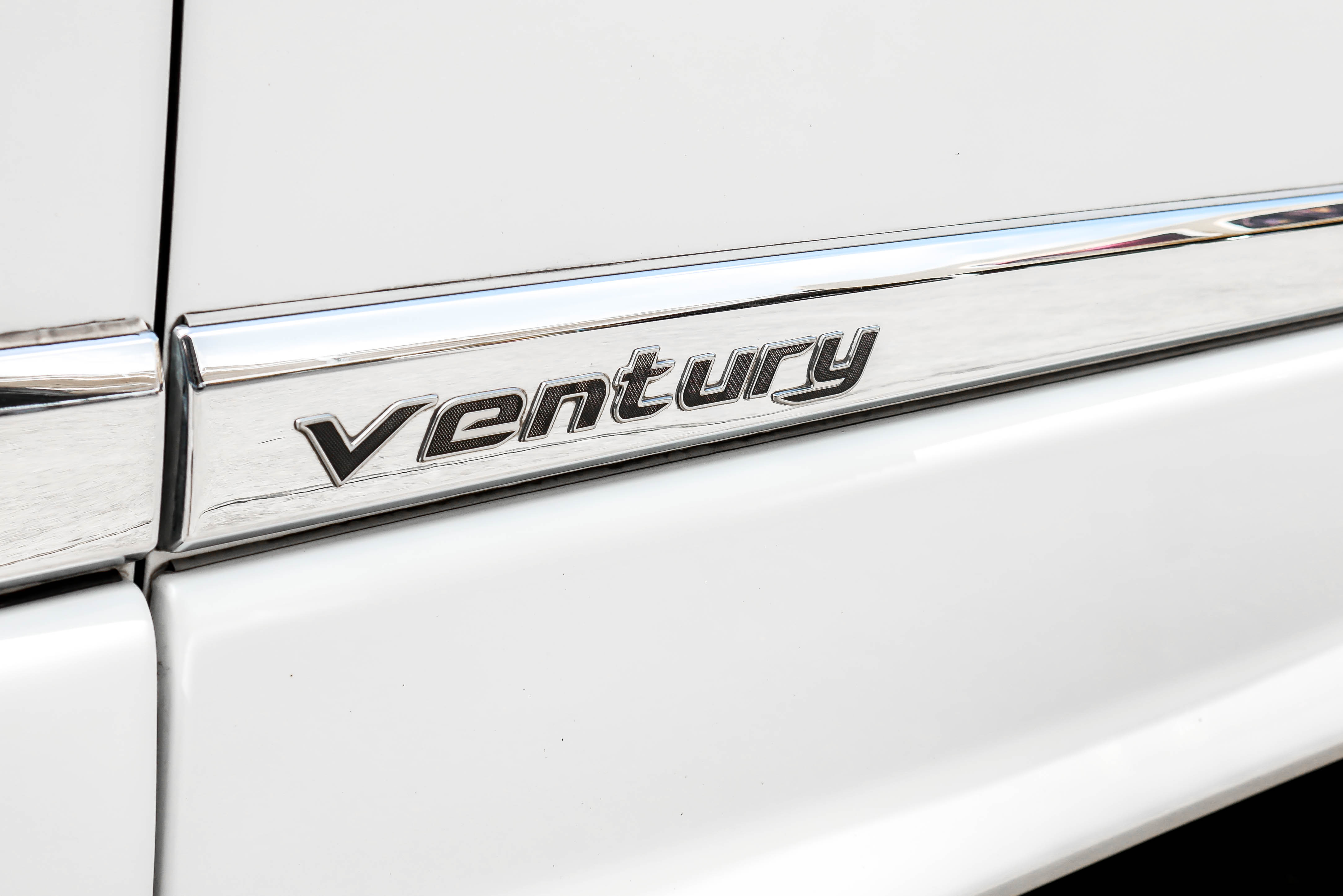 TOYOTA VENTURY 3.0 V AT ปี 2016 สีขาว (รูปที่ 5)