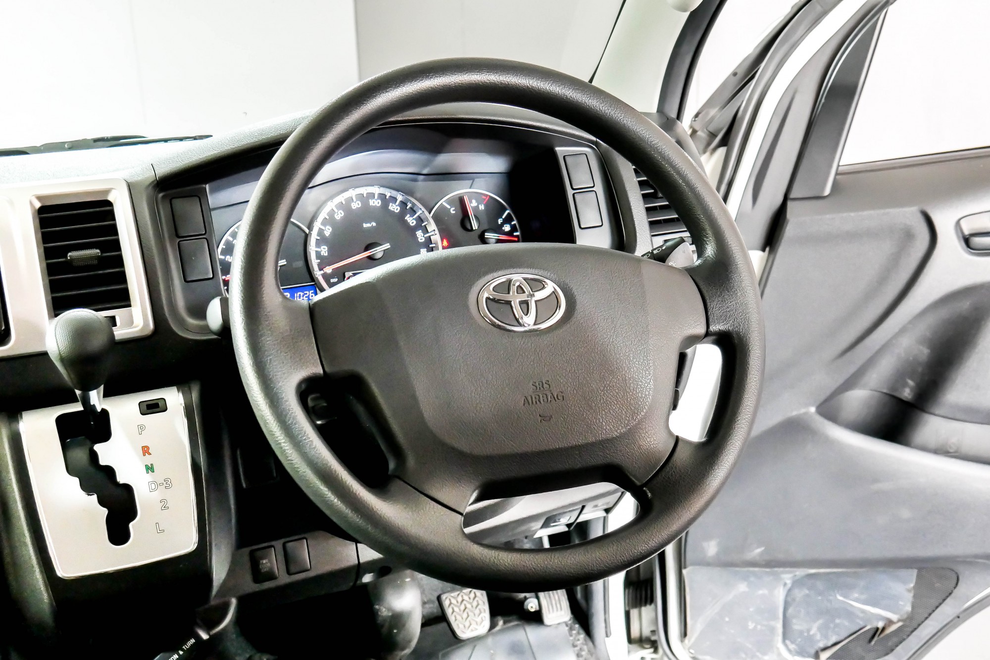 TOYOTA VENTURY 3.0 V AT ปี 2016 สีขาว (รูปที่ 13)