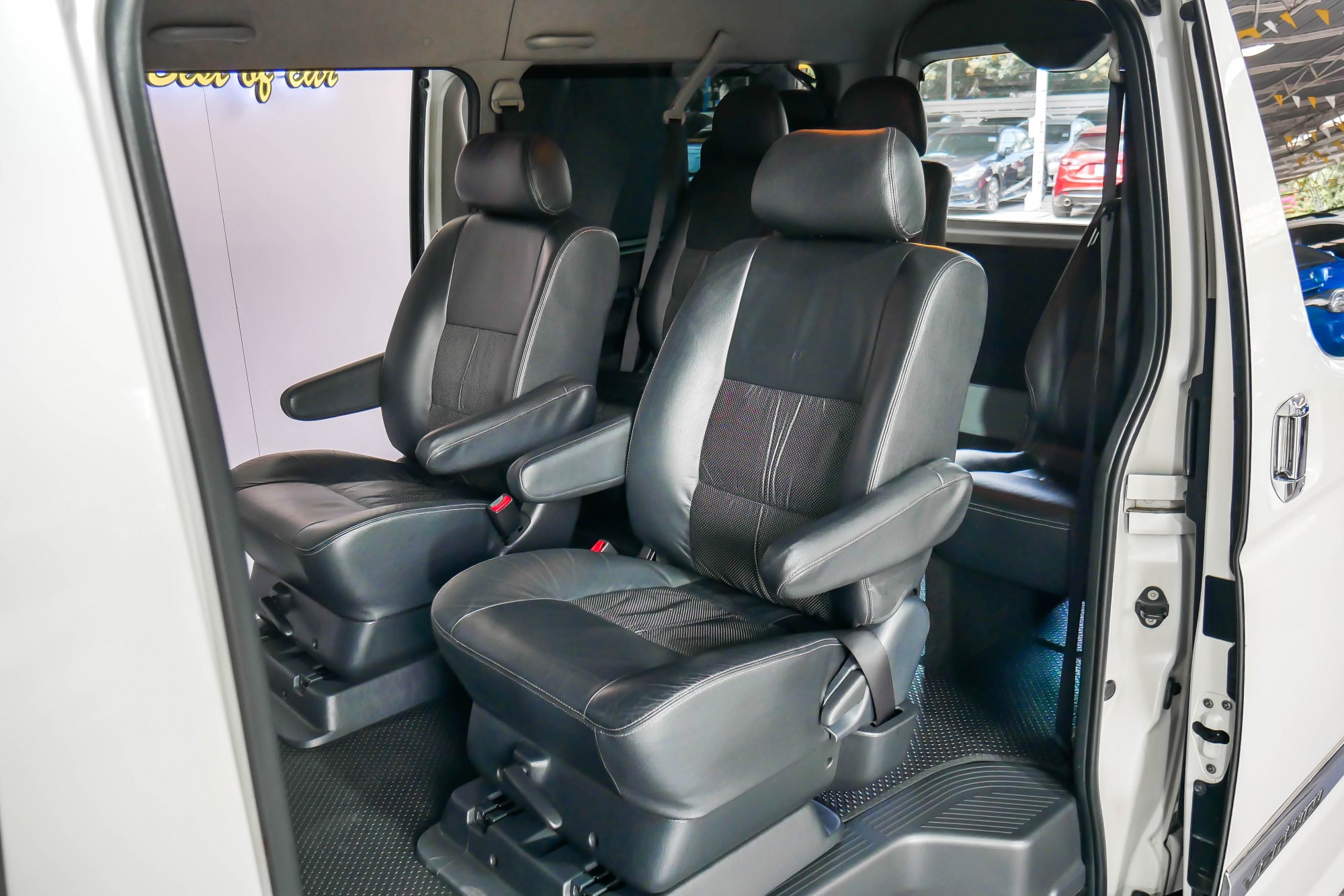 TOYOTA VENTURY 3.0 V AT ปี 2016 สีขาว (รูปที่ 18)