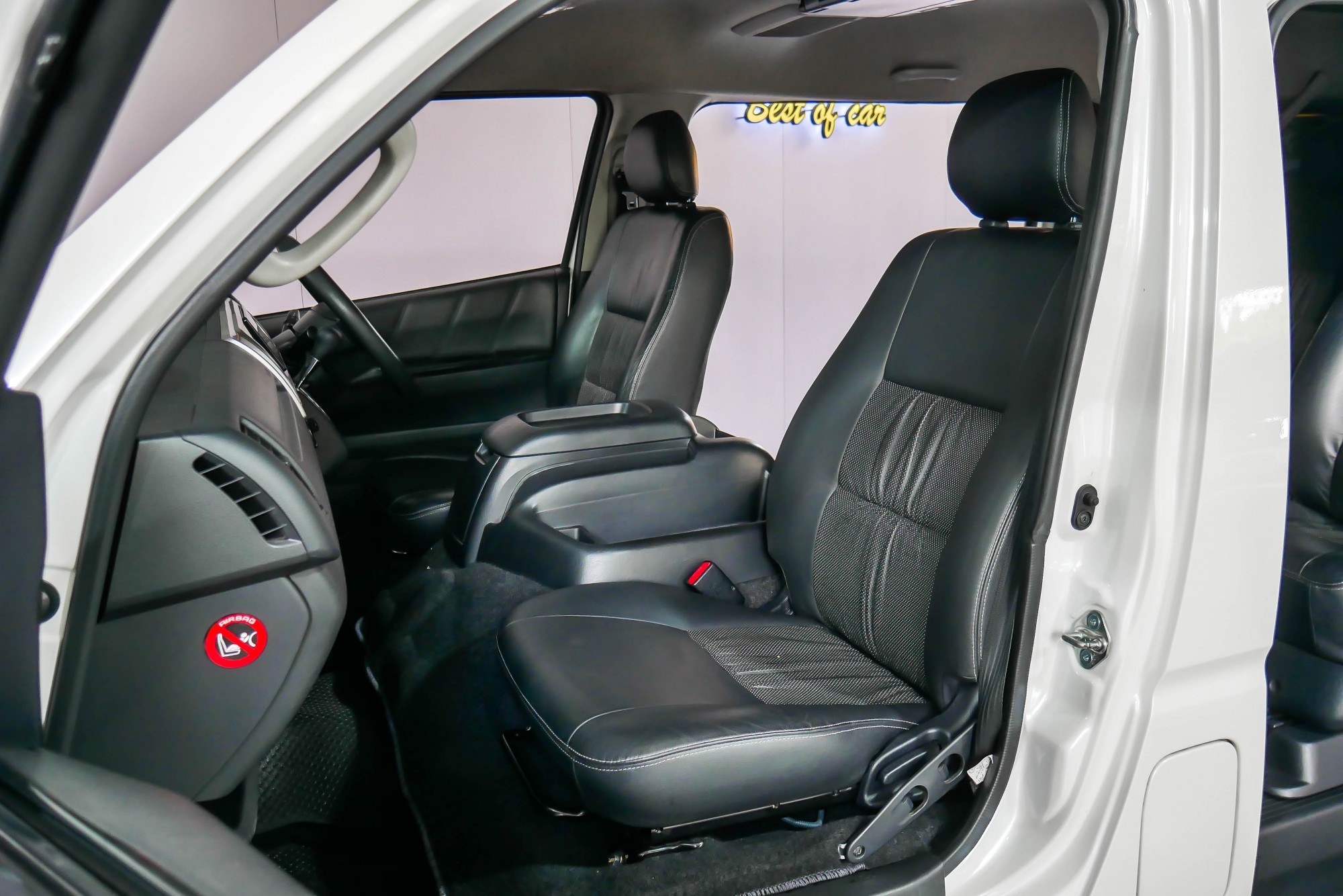 TOYOTA VENTURY 3.0 V AT ปี 2016 สีขาว (รูปที่ 7)