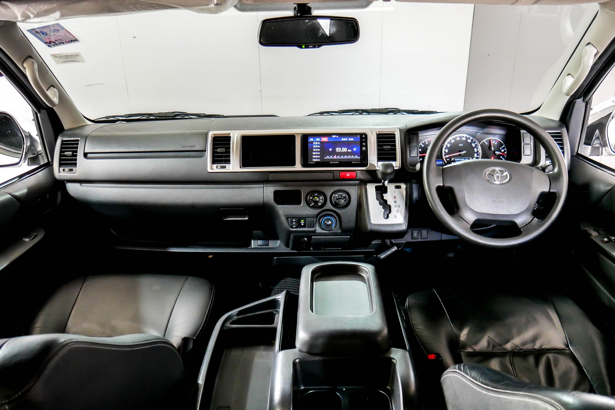 TOYOTA VENTURY 3.0 V AT ปี 2016 สีขาว (รูปที่ 6)
