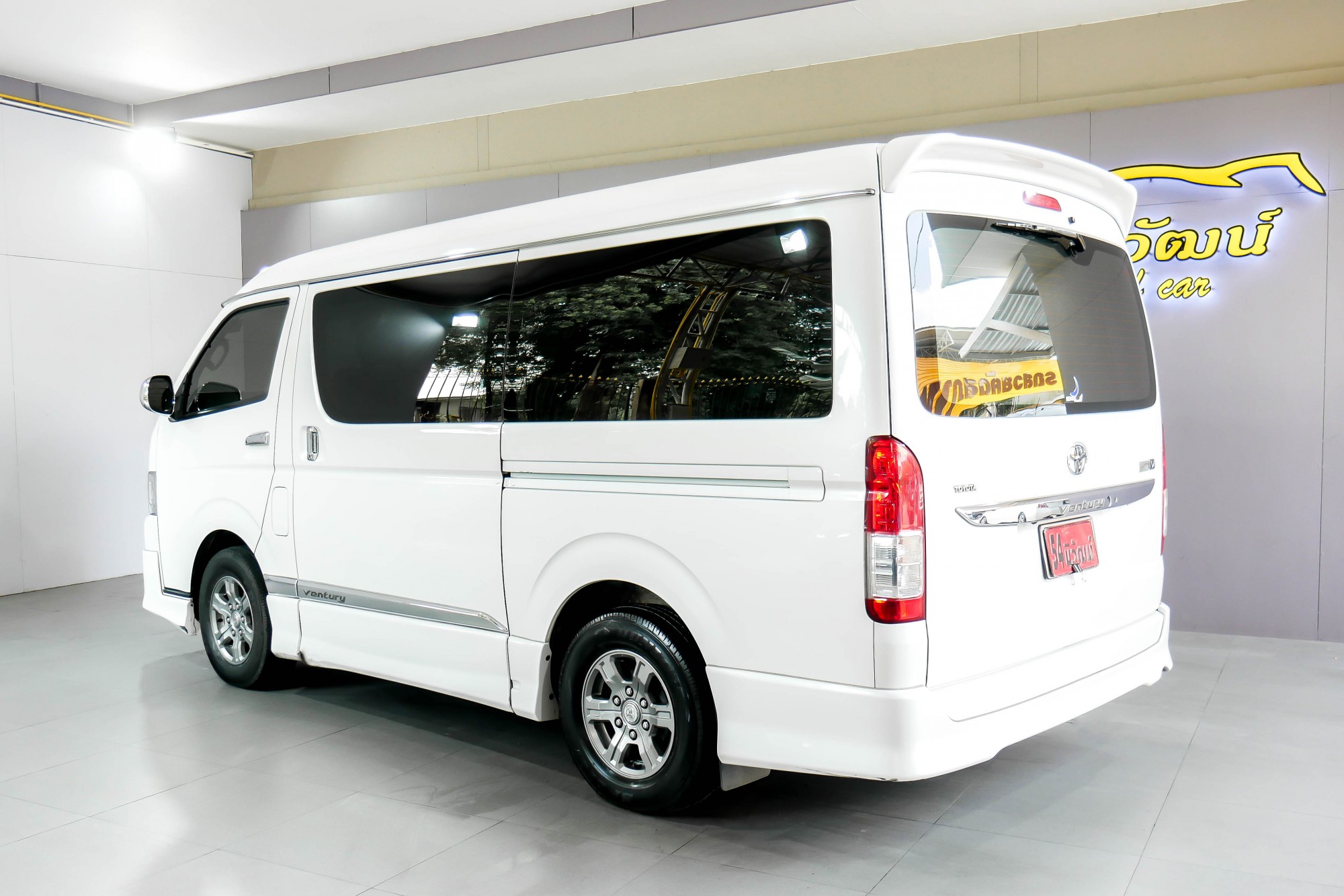 TOYOTA VENTURY 3.0 V AT ปี 2016 สีขาว (รูปที่ 20)