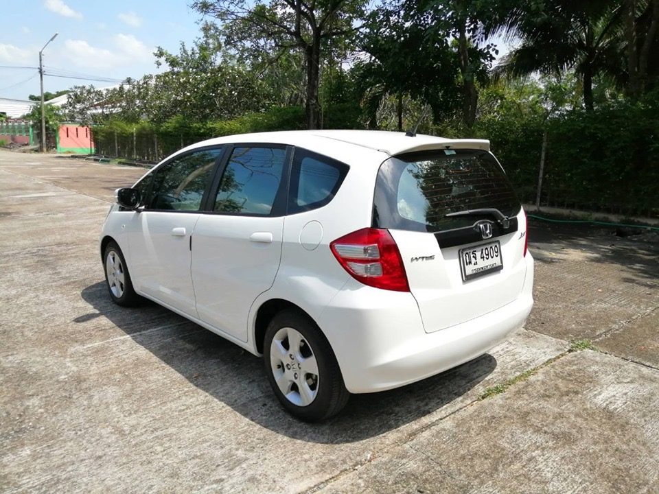 Honda Jazz GE ปี 2008 สีขาว (รูปที่ 2)