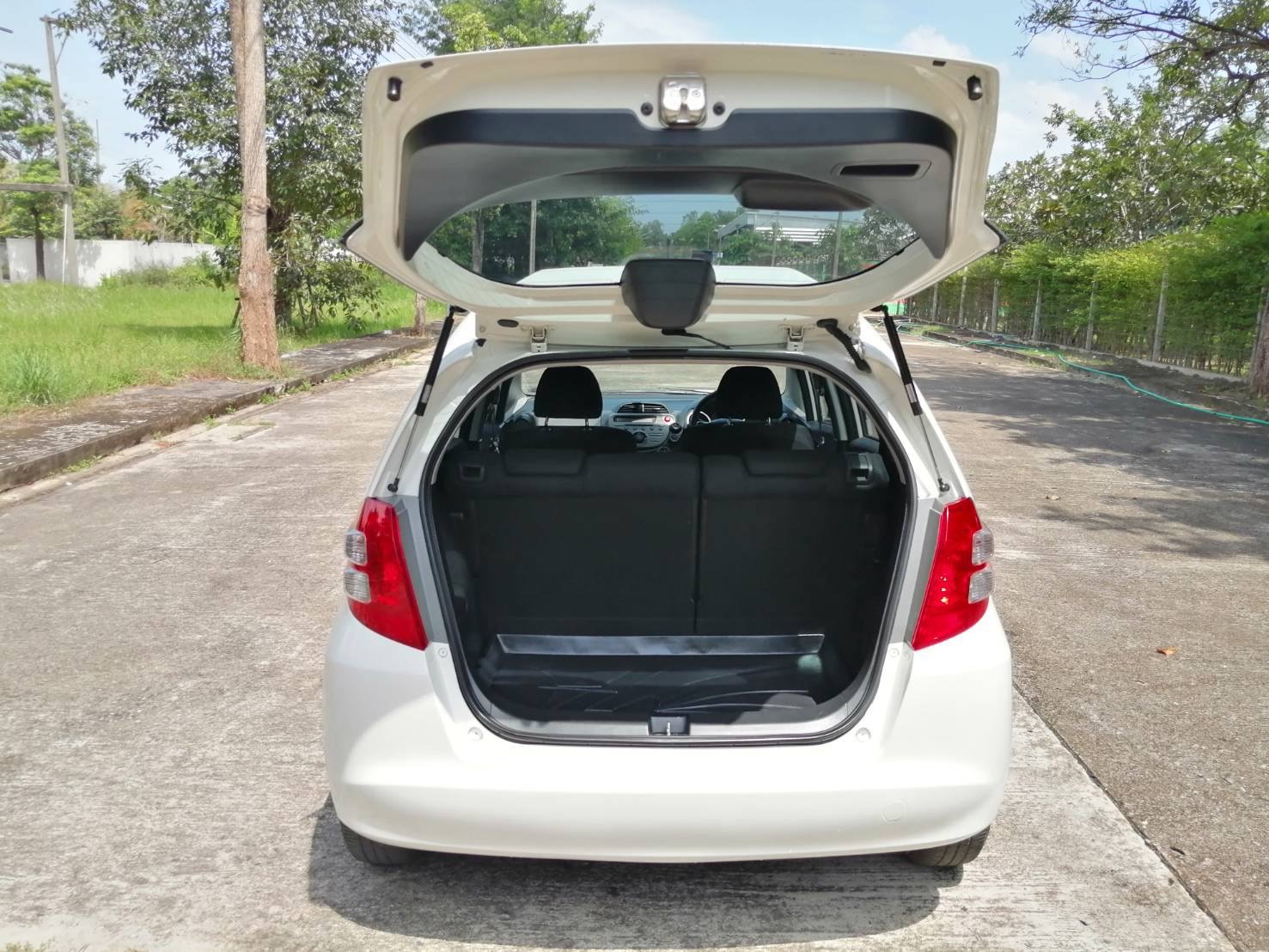 Honda Jazz GE ปี 2008 สีขาว (รูปที่ 4)