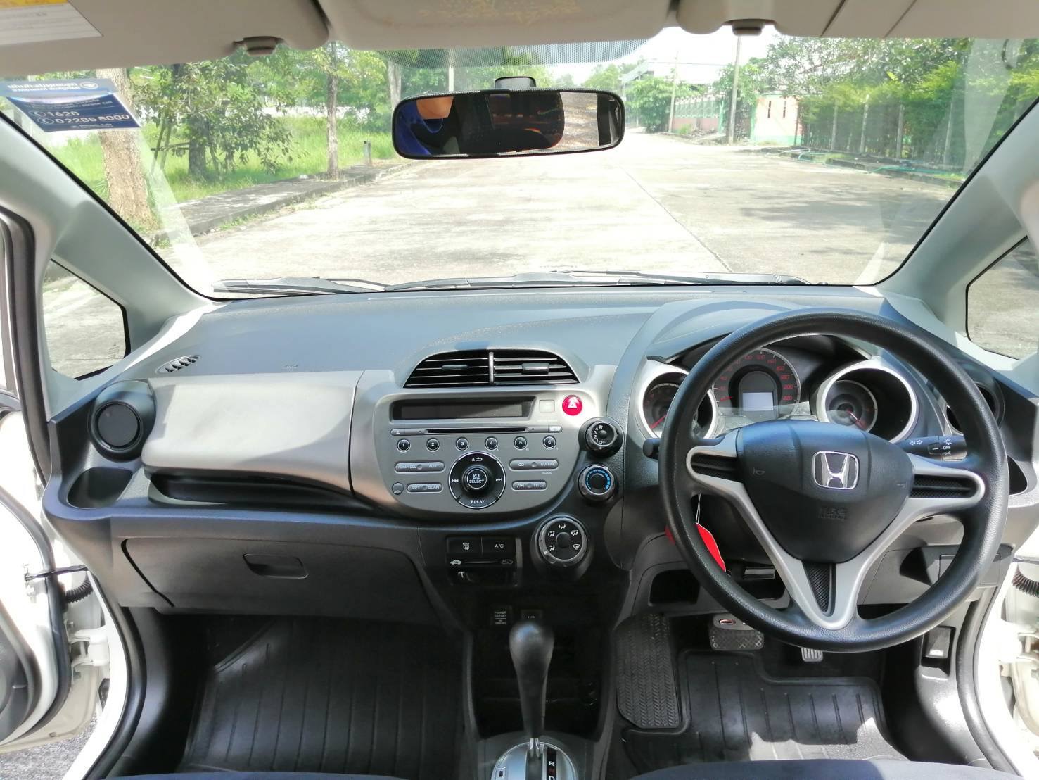 Honda Jazz GE ปี 2008 สีขาว (รูปที่ 11)