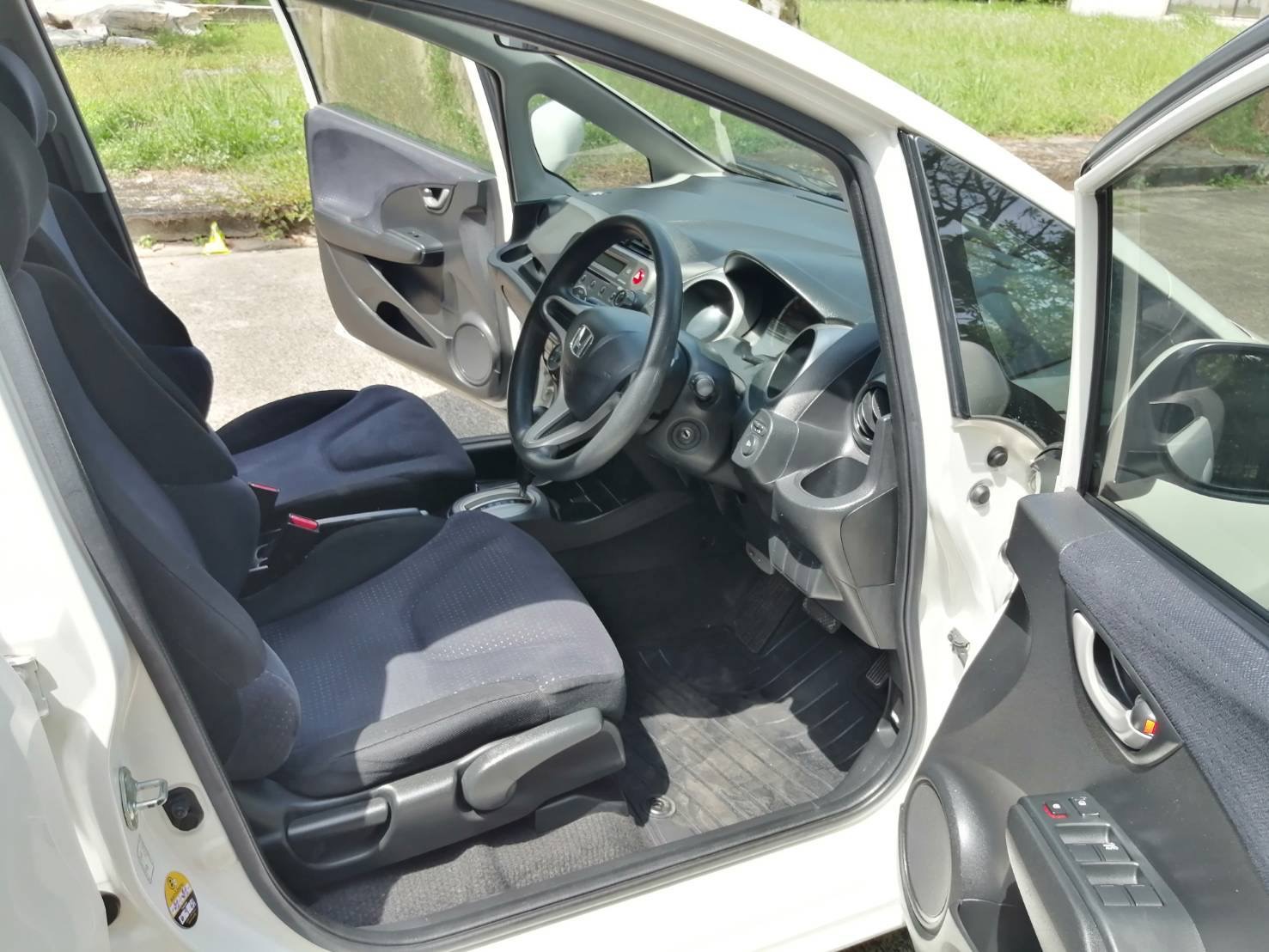 Honda Jazz GE ปี 2008 สีขาว (รูปที่ 8)