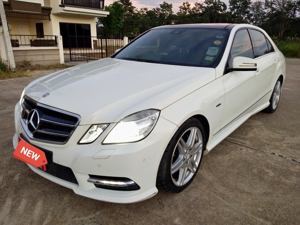 Mercedes-Benz E-Class W212 E220 ปี 2012 สีขาว (รูปที่ 2)