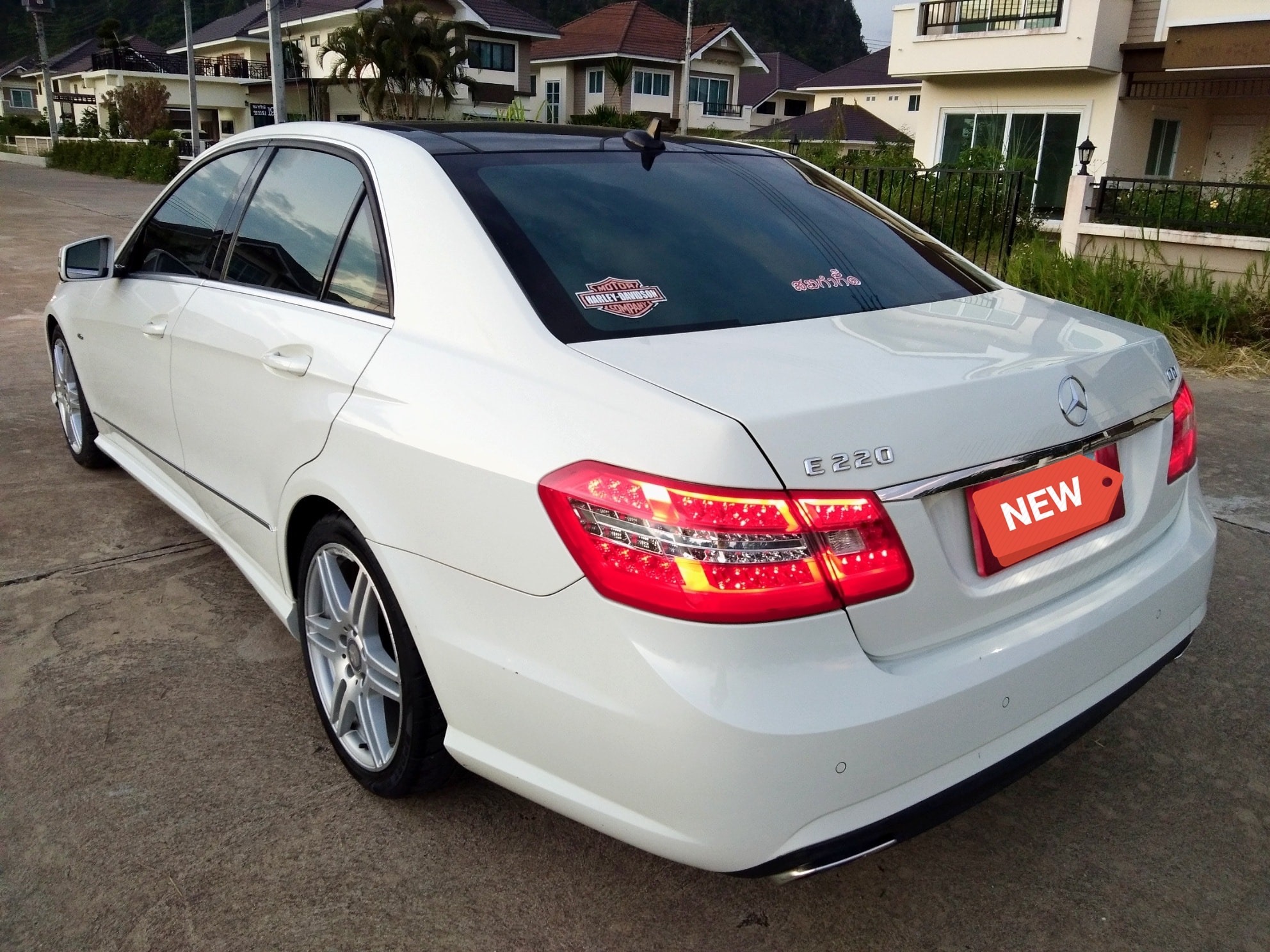Mercedes-Benz E-Class W212 E220 ปี 2012 สีขาว (รูปที่ 3)