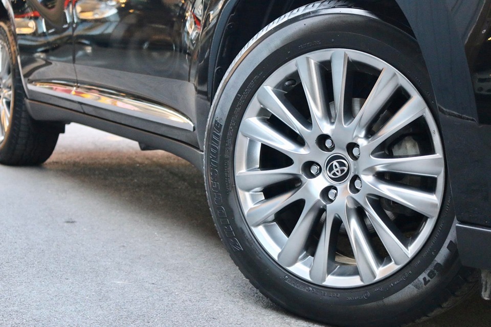 Toyota Harrier ปี 2015 สีดำ (รูปที่ 10)