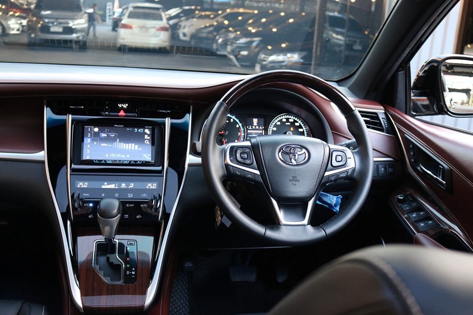 Toyota Harrier ปี 2015 สีดำ (รูปที่ 12)