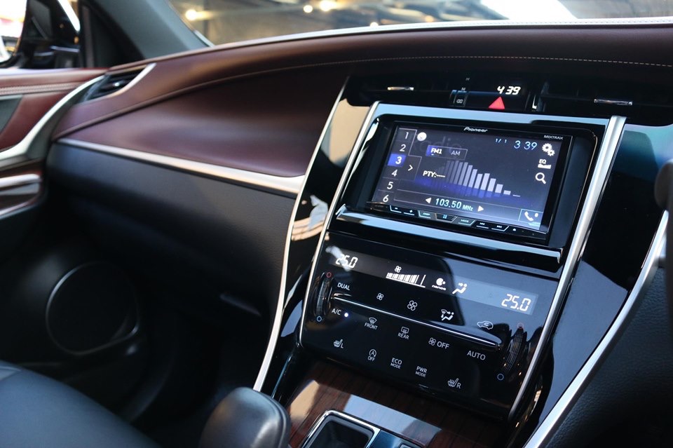 Toyota Harrier ปี 2015 สีดำ (รูปที่ 17)
