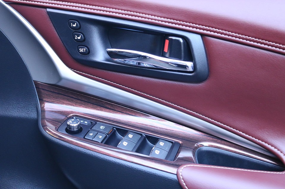 Toyota Harrier ปี 2015 สีดำ (รูปที่ 29)
