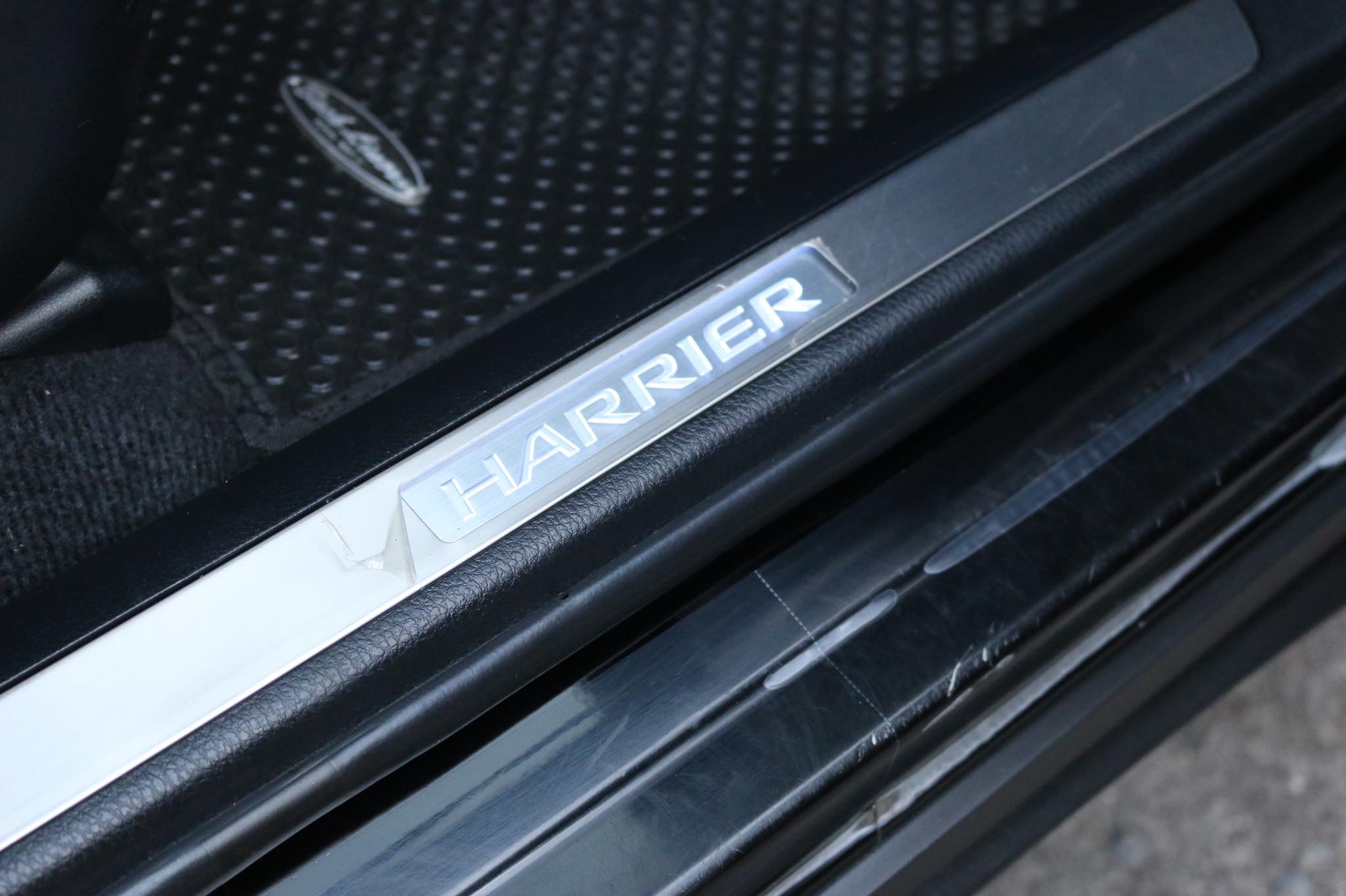 Toyota Harrier ปี 2015 สีดำ (รูปที่ 31)