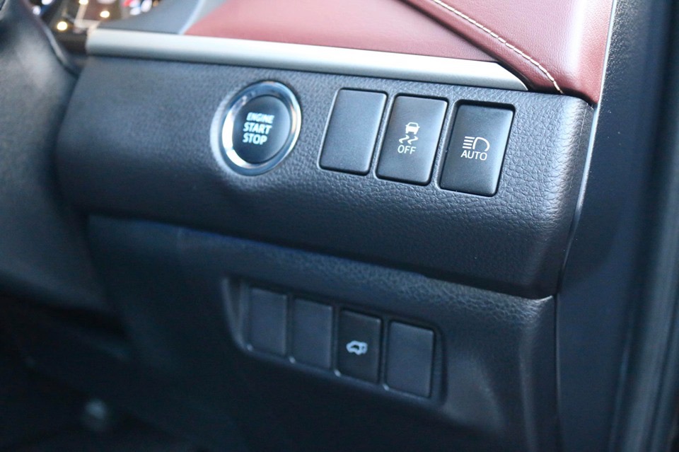 Toyota Harrier ปี 2015 สีดำ (รูปที่ 28)
