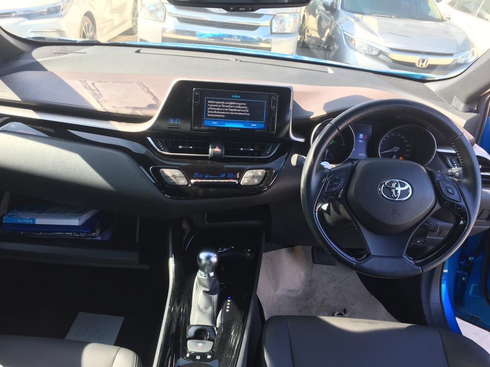 Toyota C-HR ปี 2018 สีน้ำเงิน