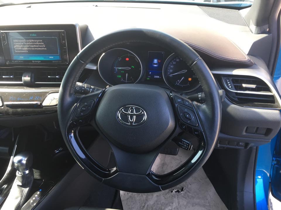 Toyota C-HR ปี 2018 สีน้ำเงิน (รูปที่ 12)