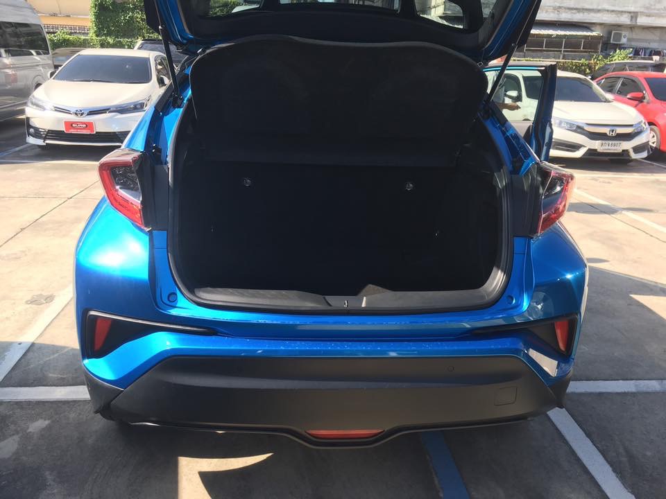 Toyota C-HR ปี 2018 สีน้ำเงิน (รูปที่ 15)