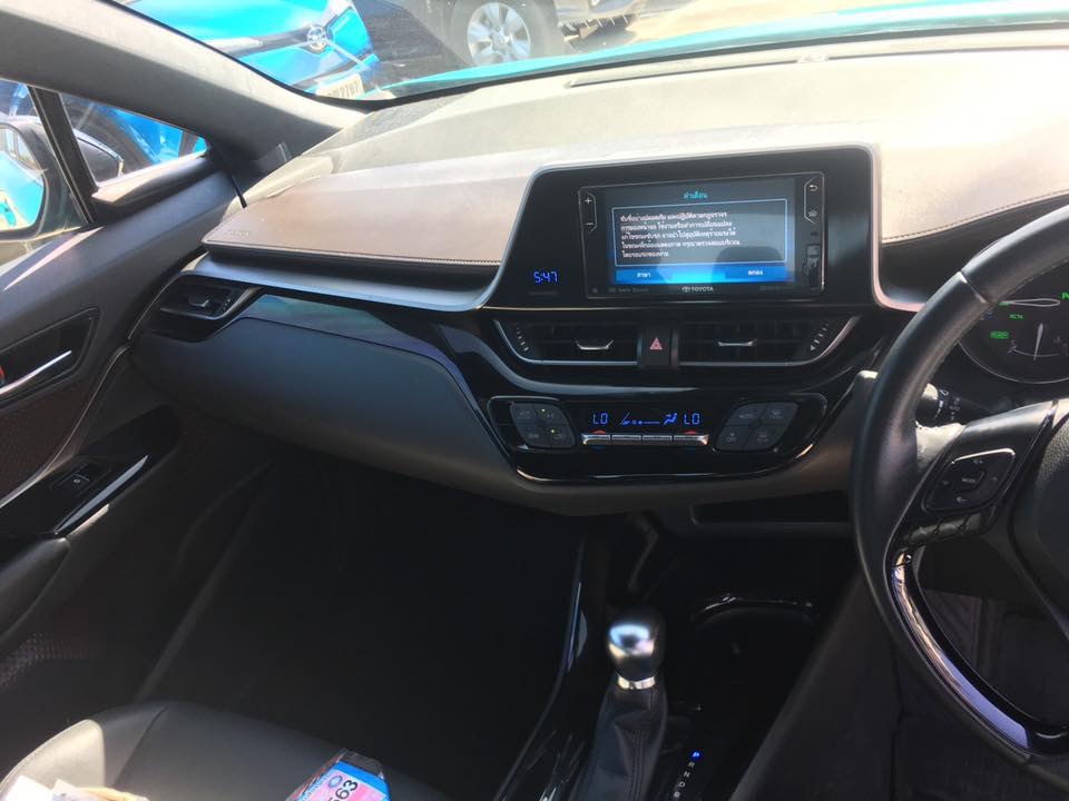 Toyota C-HR ปี 2018 สีเขียว (รูปที่ 10)