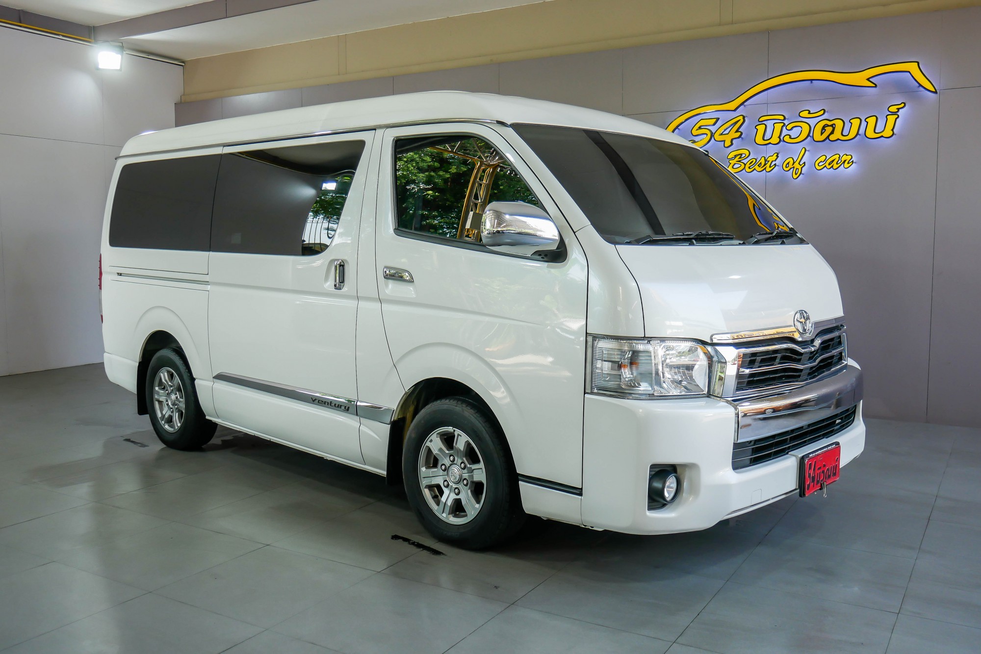 TOYOTA VENTURY 3.0 G AT ปี 2015 สีขาว
