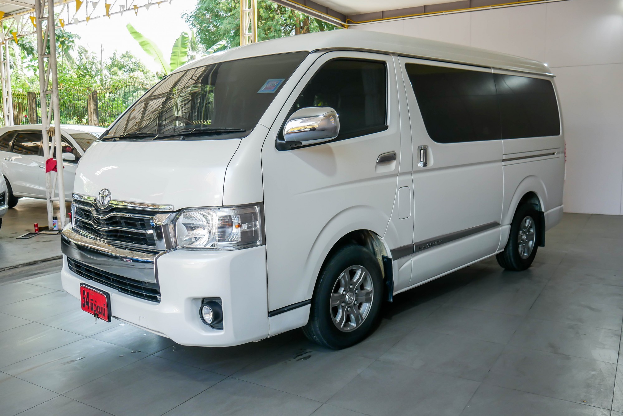 TOYOTA VENTURY 3.0 G AT ปี 2015 สีขาว