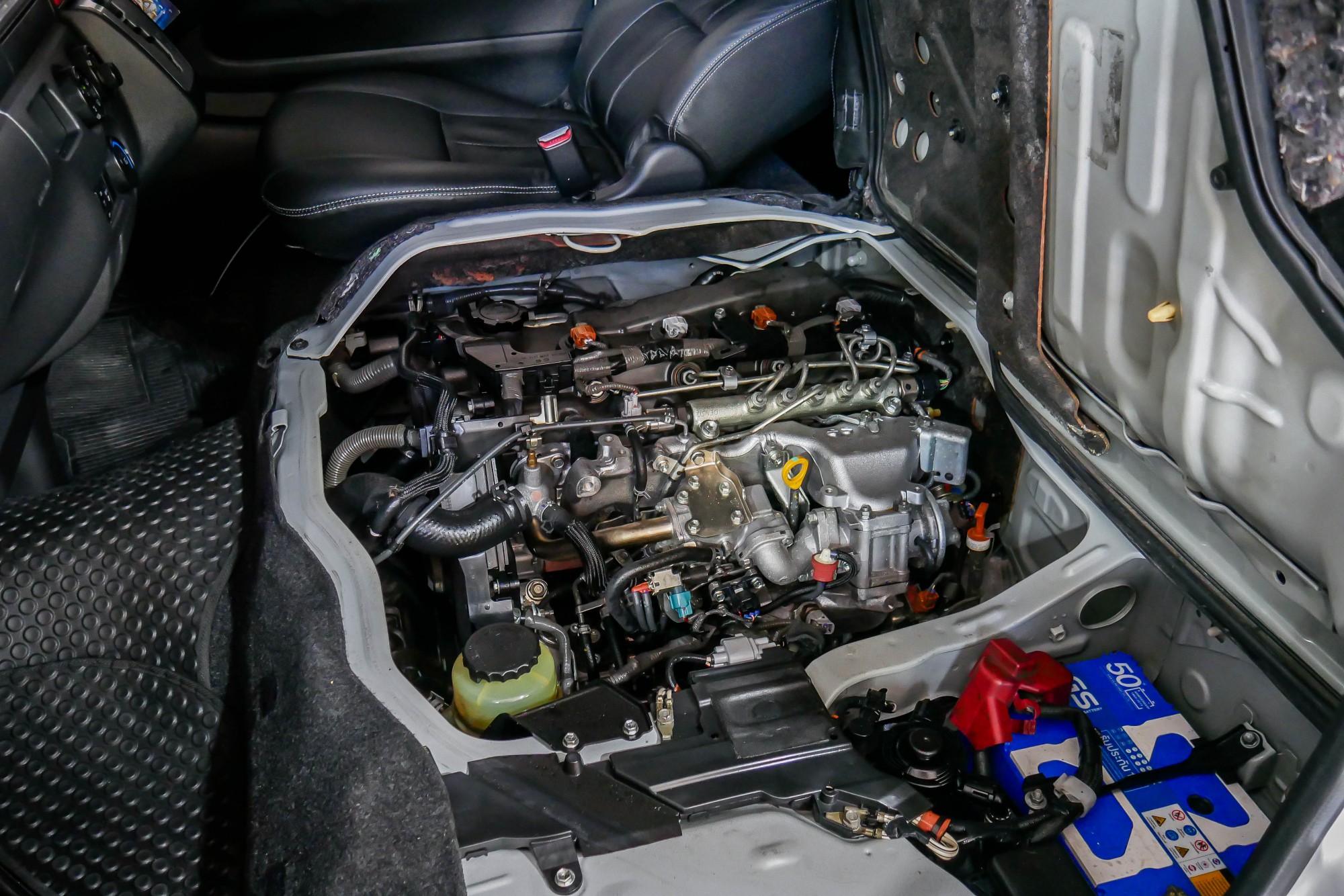 TOYOTA VENTURY 3.0 G AT ปี 2015 สีขาว (รูปที่ 5)