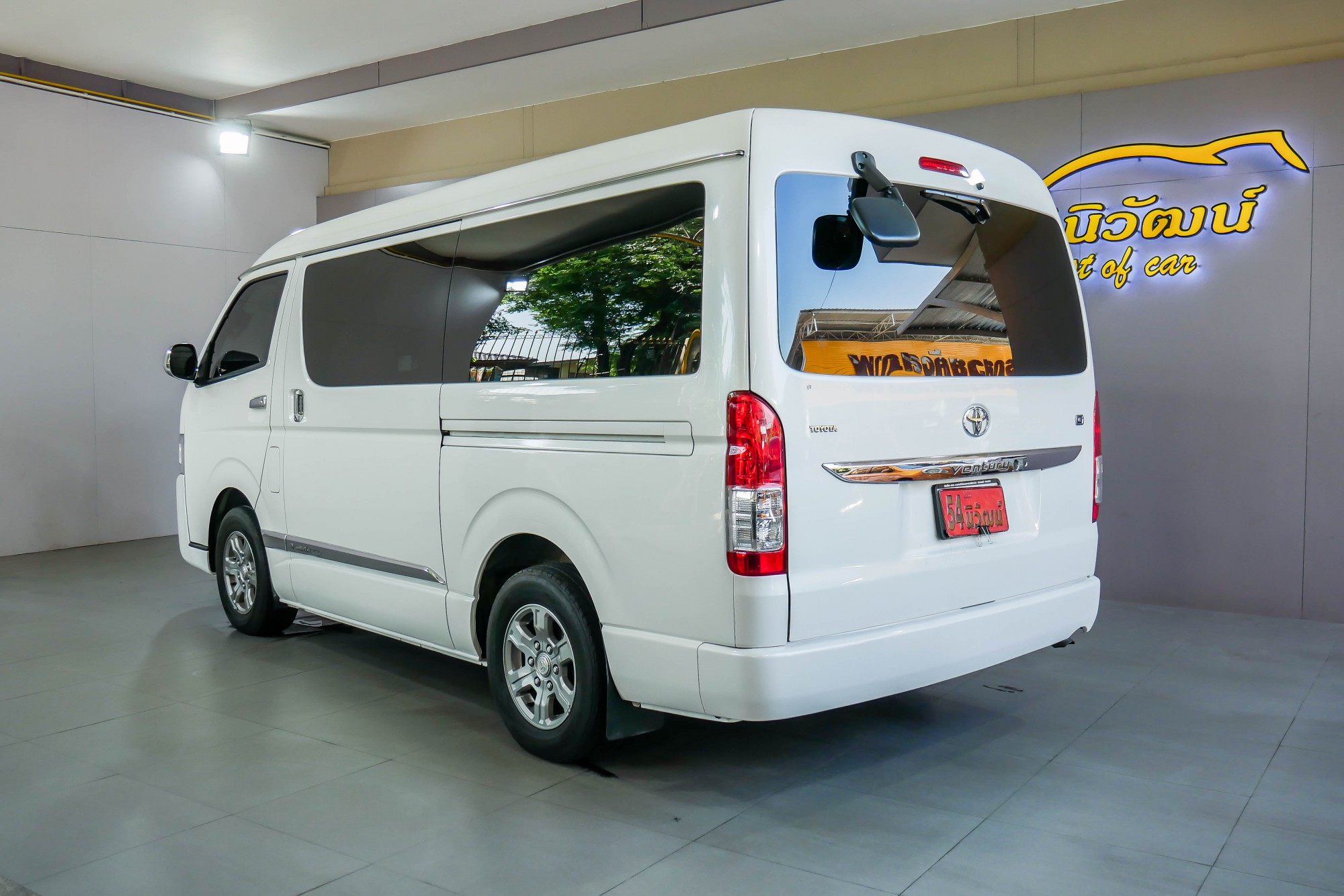 TOYOTA VENTURY 3.0 G AT ปี 2015 สีขาว