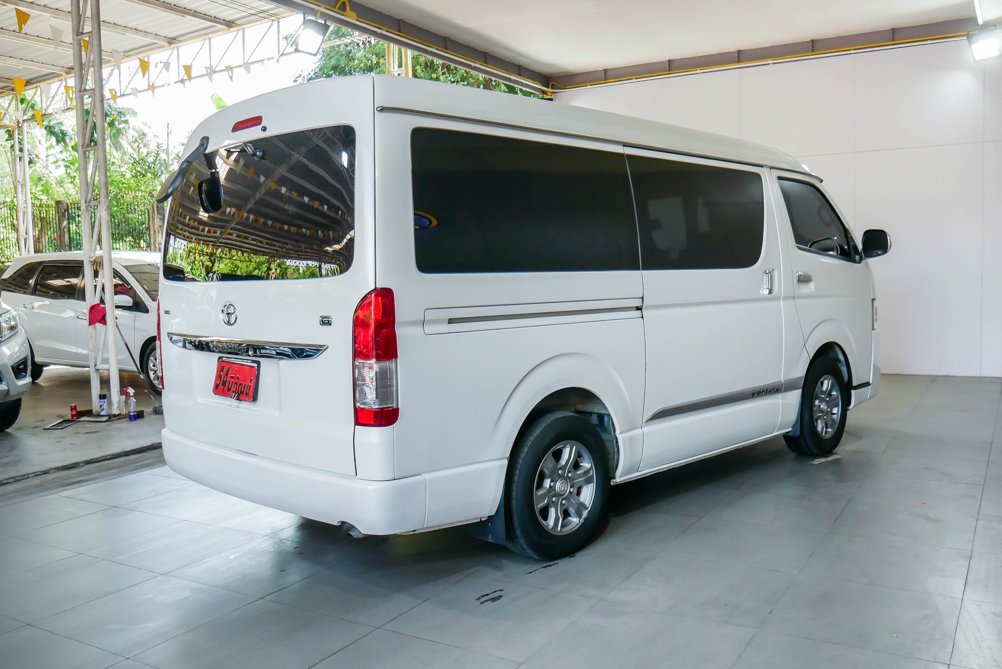 TOYOTA VENTURY 3.0 G AT ปี 2015 สีขาว