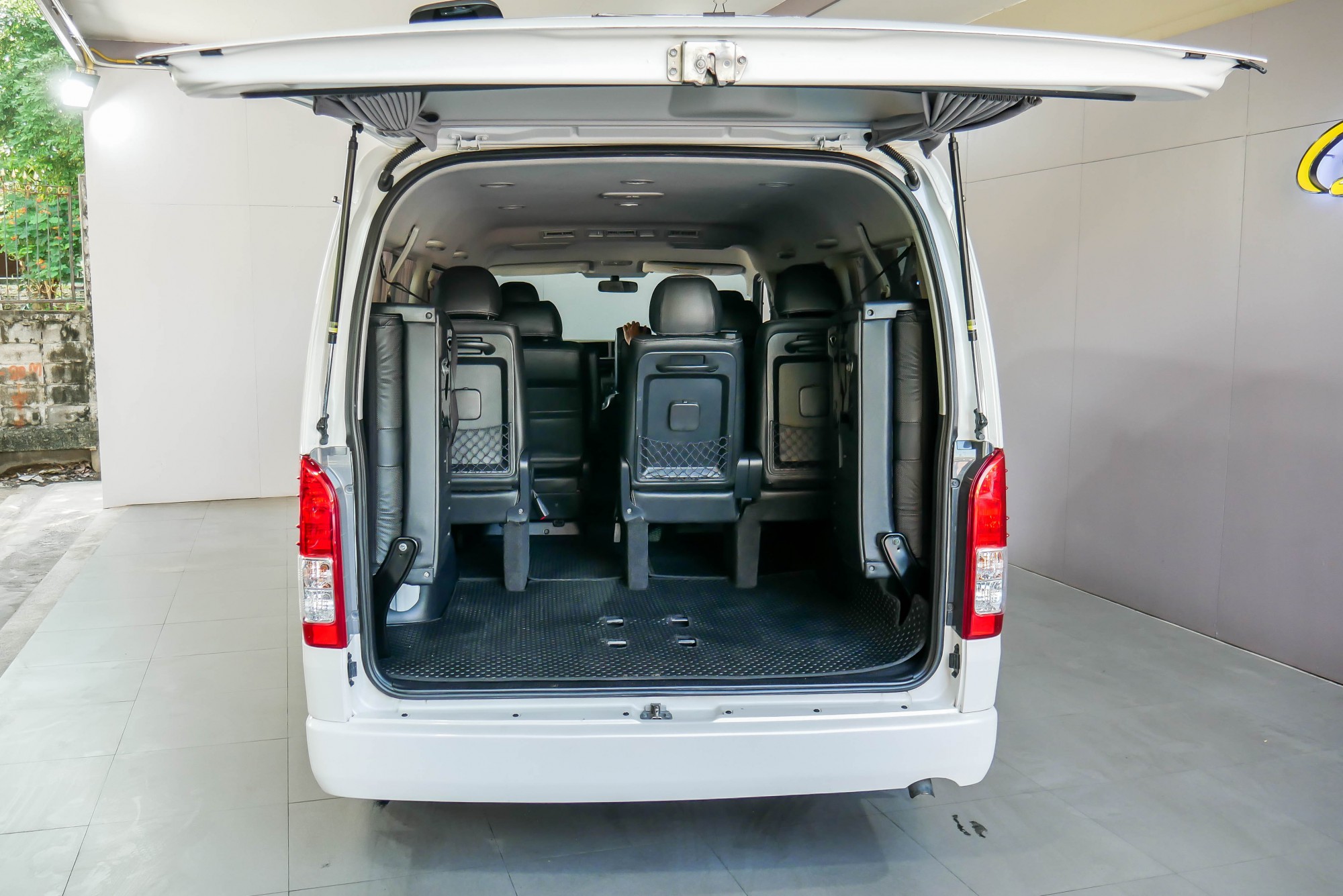 TOYOTA VENTURY 3.0 G AT ปี 2015 สีขาว (รูปที่ 23)