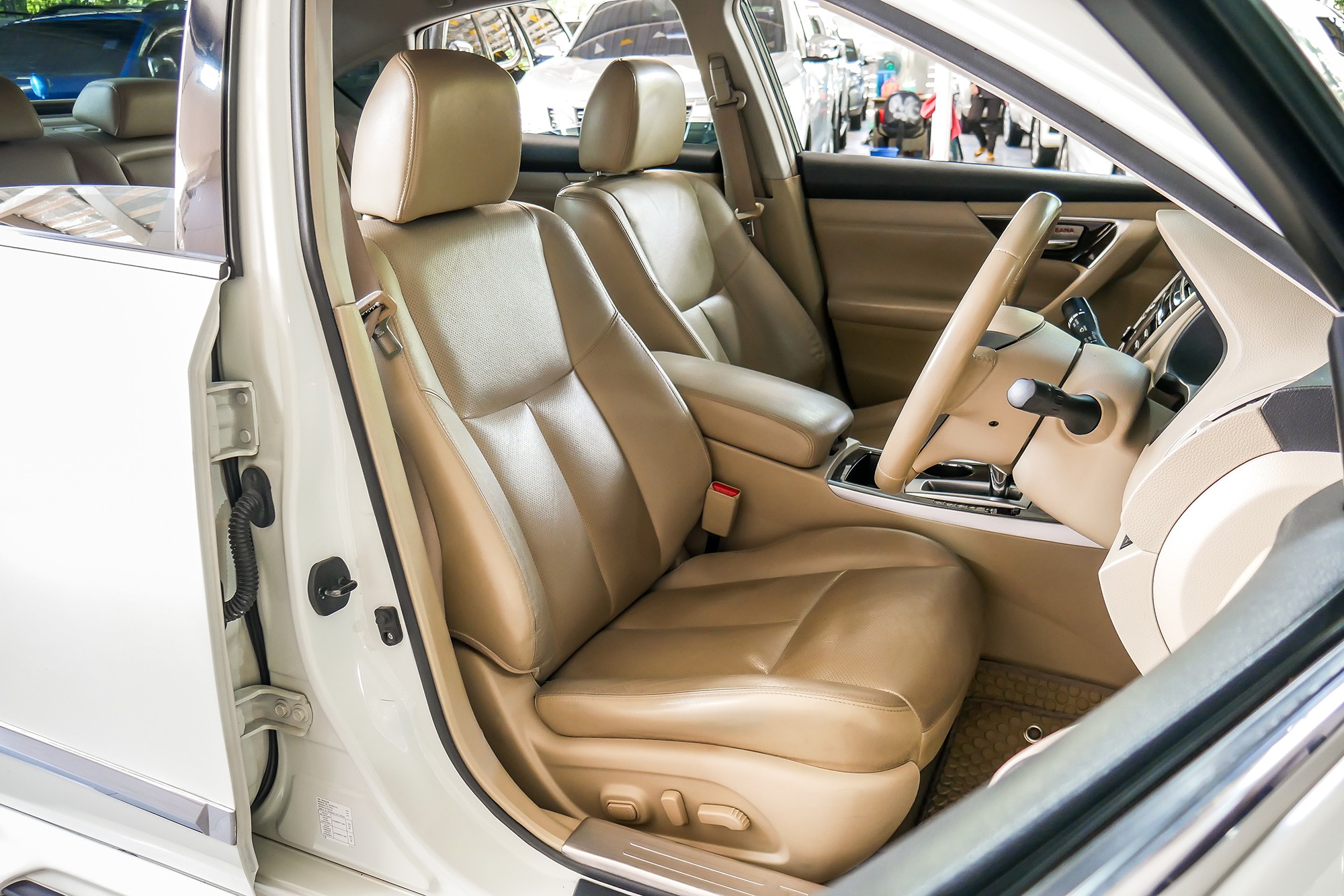 NISSAN TEANA 2.0 XL AT ปี 2015 สีขาว (รูปที่ 6)