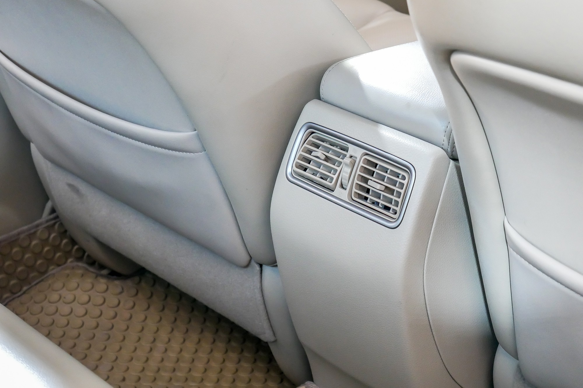 NISSAN TEANA 2.0 XL AT ปี 2015 สีขาว (รูปที่ 16)