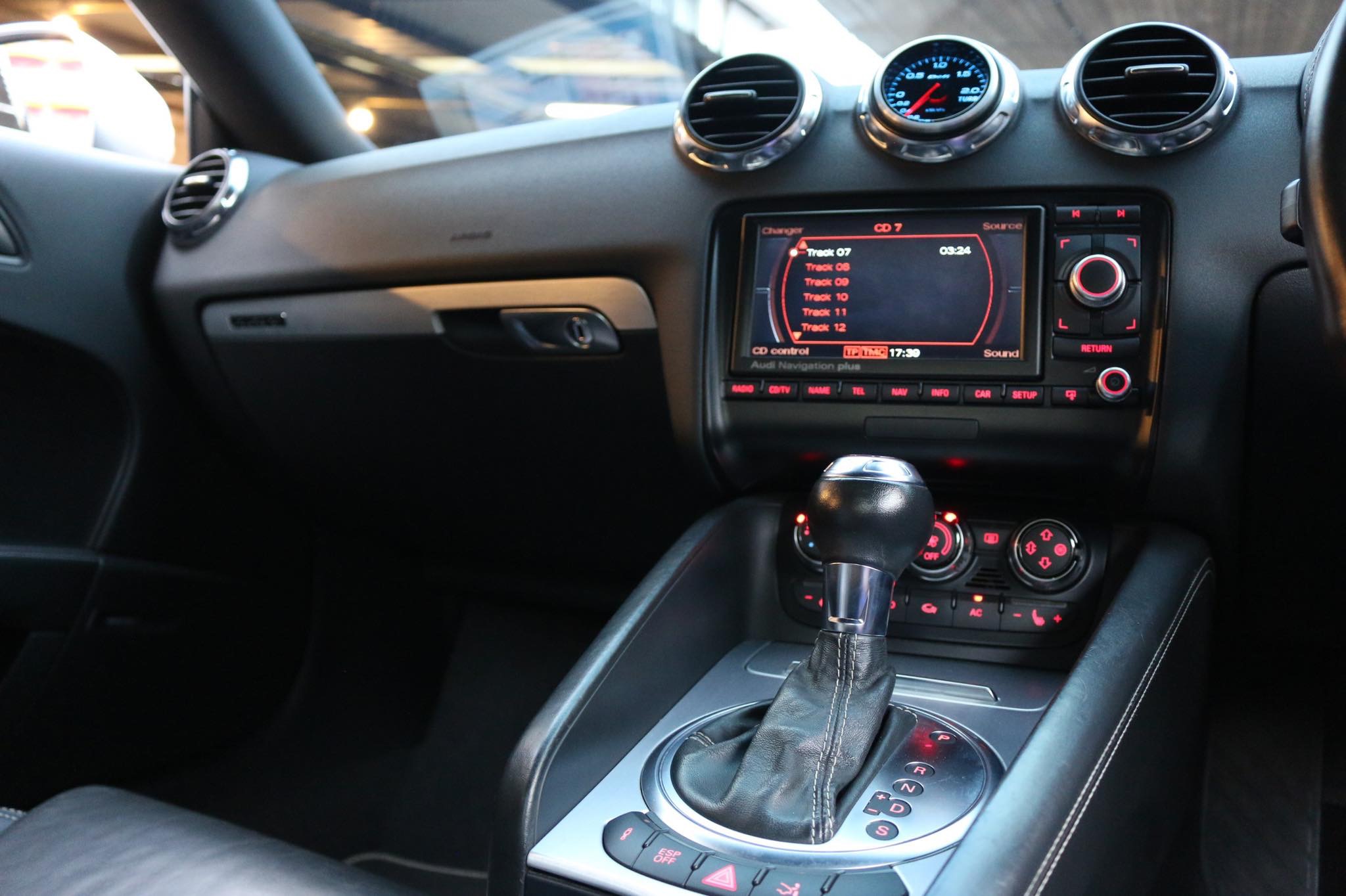 Audi TT Mk2 8J TTS ปี 2010 สีดำ (รูปที่ 17)