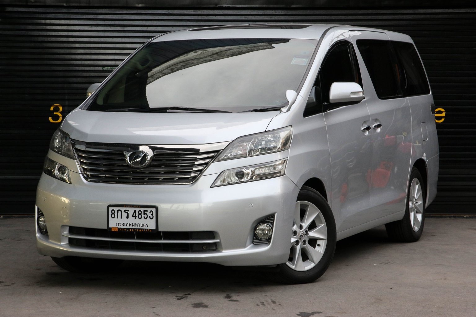 Toyota Vellfire ปี 2008 สีเงิน