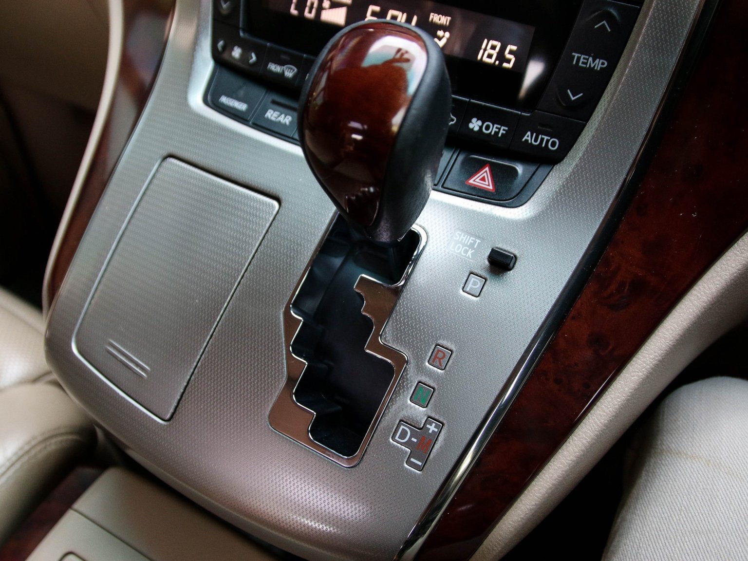 Toyota Vellfire ปี 2008 สีเงิน (รูปที่ 7)