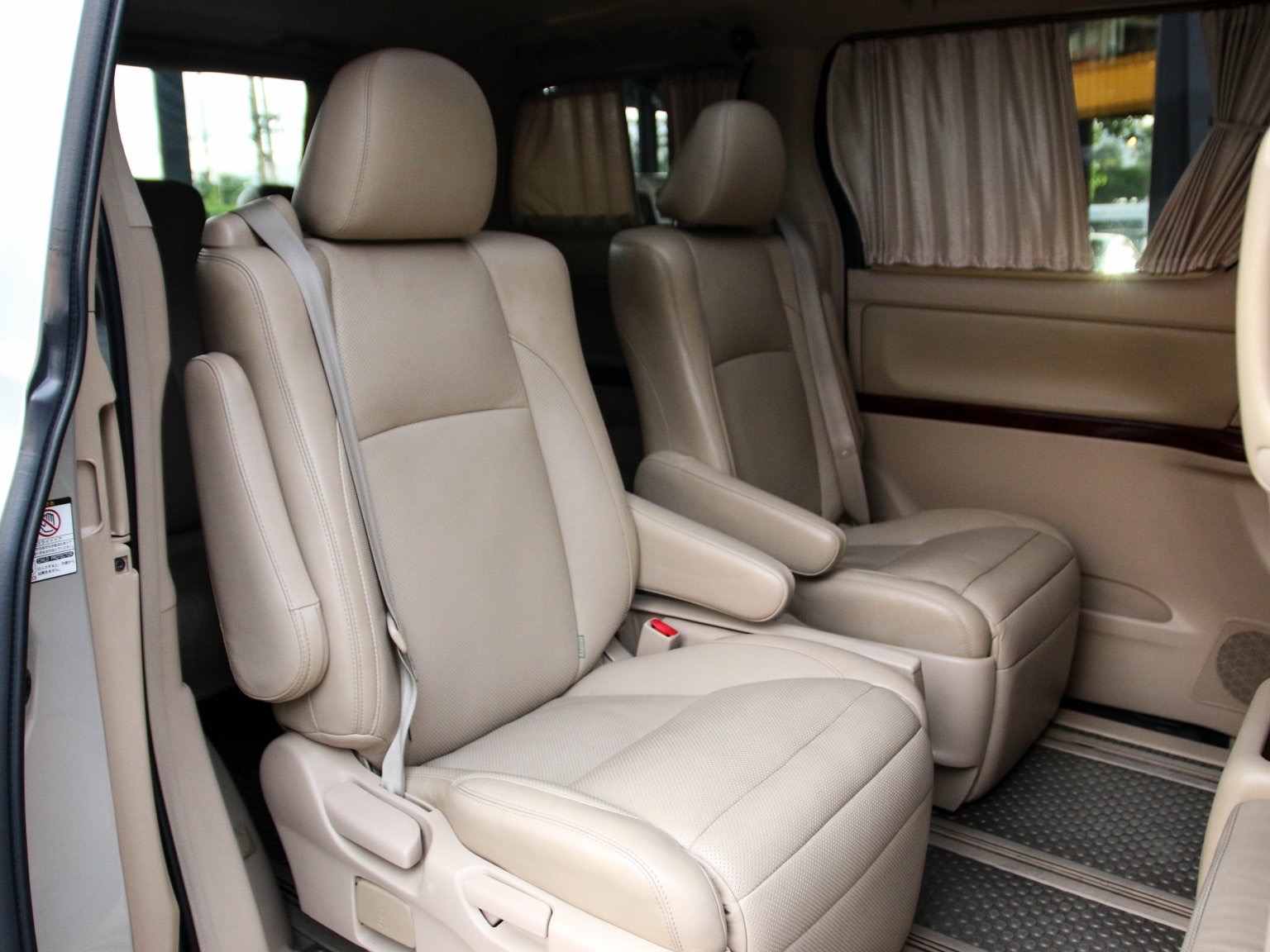 Toyota Vellfire ปี 2008 สีเงิน (รูปที่ 11)