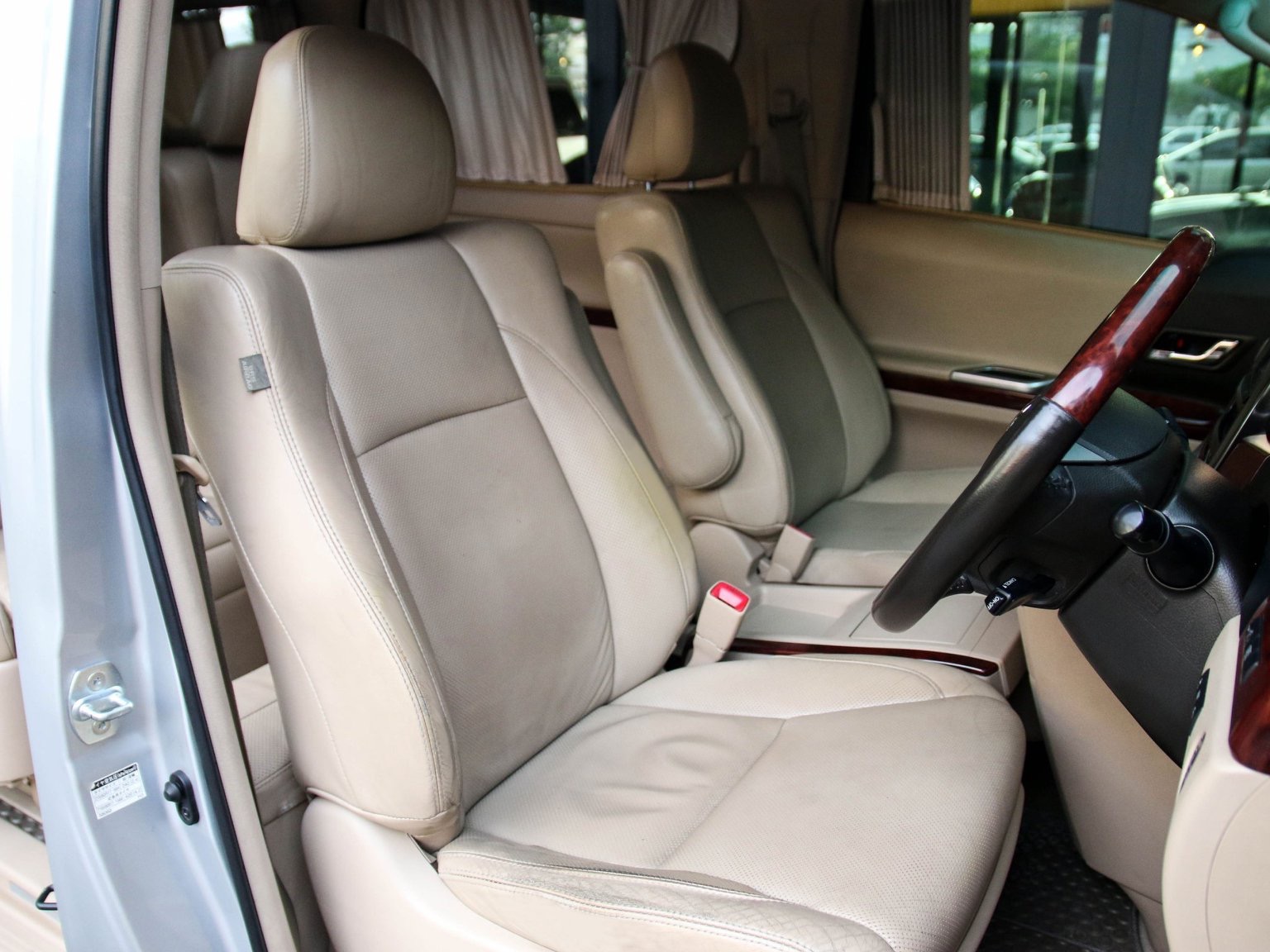 Toyota Vellfire ปี 2008 สีเงิน (รูปที่ 10)