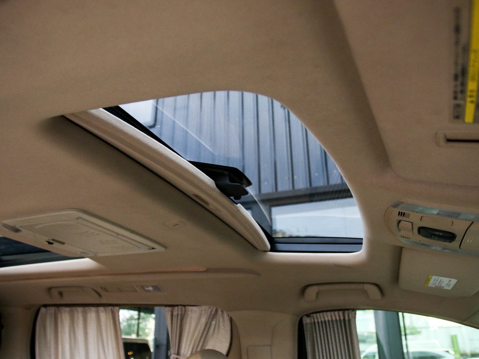 Toyota Vellfire ปี 2008 สีเงิน (รูปที่ 13)