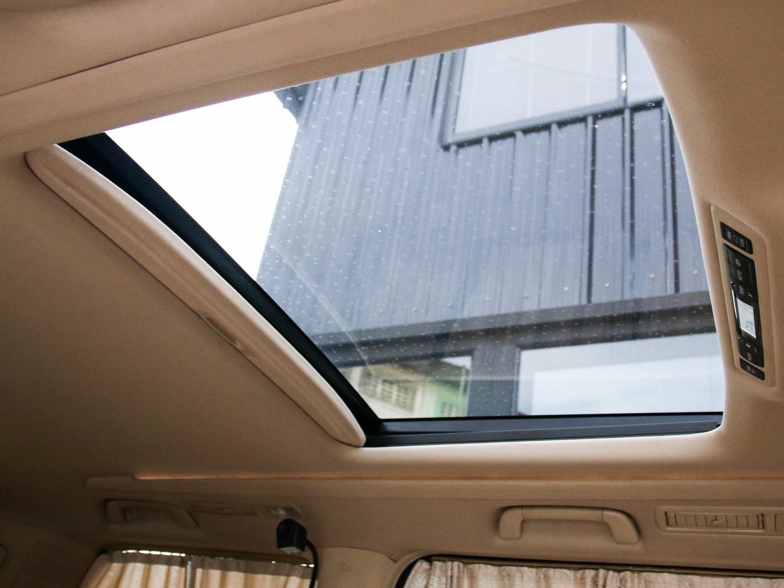 Toyota Vellfire ปี 2008 สีเงิน (รูปที่ 14)