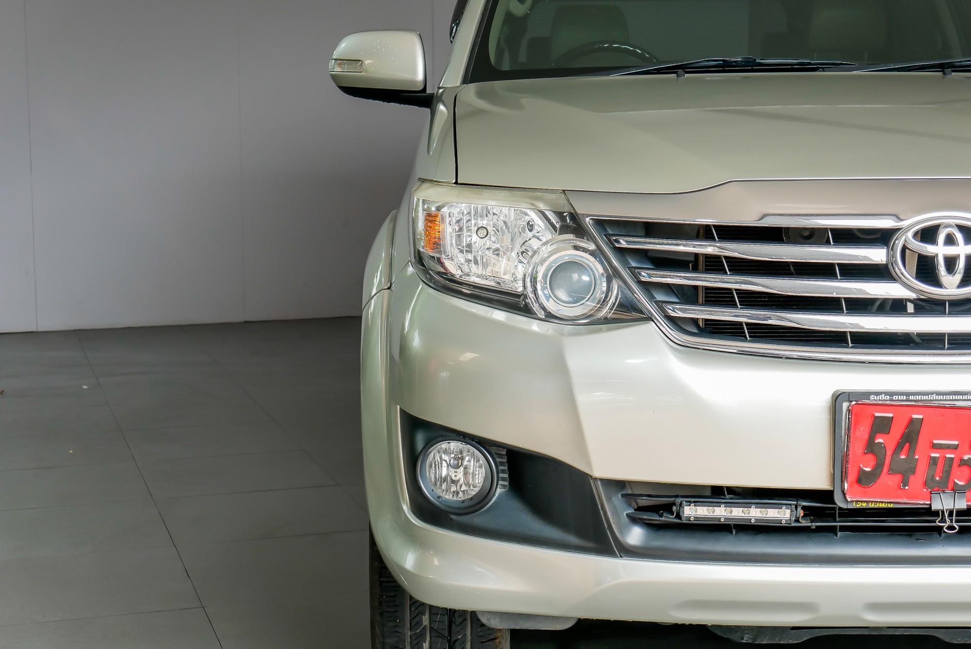 Toyota Fortuner GEN 1 ปี 2013 สีเงิน (รูปที่ 4)