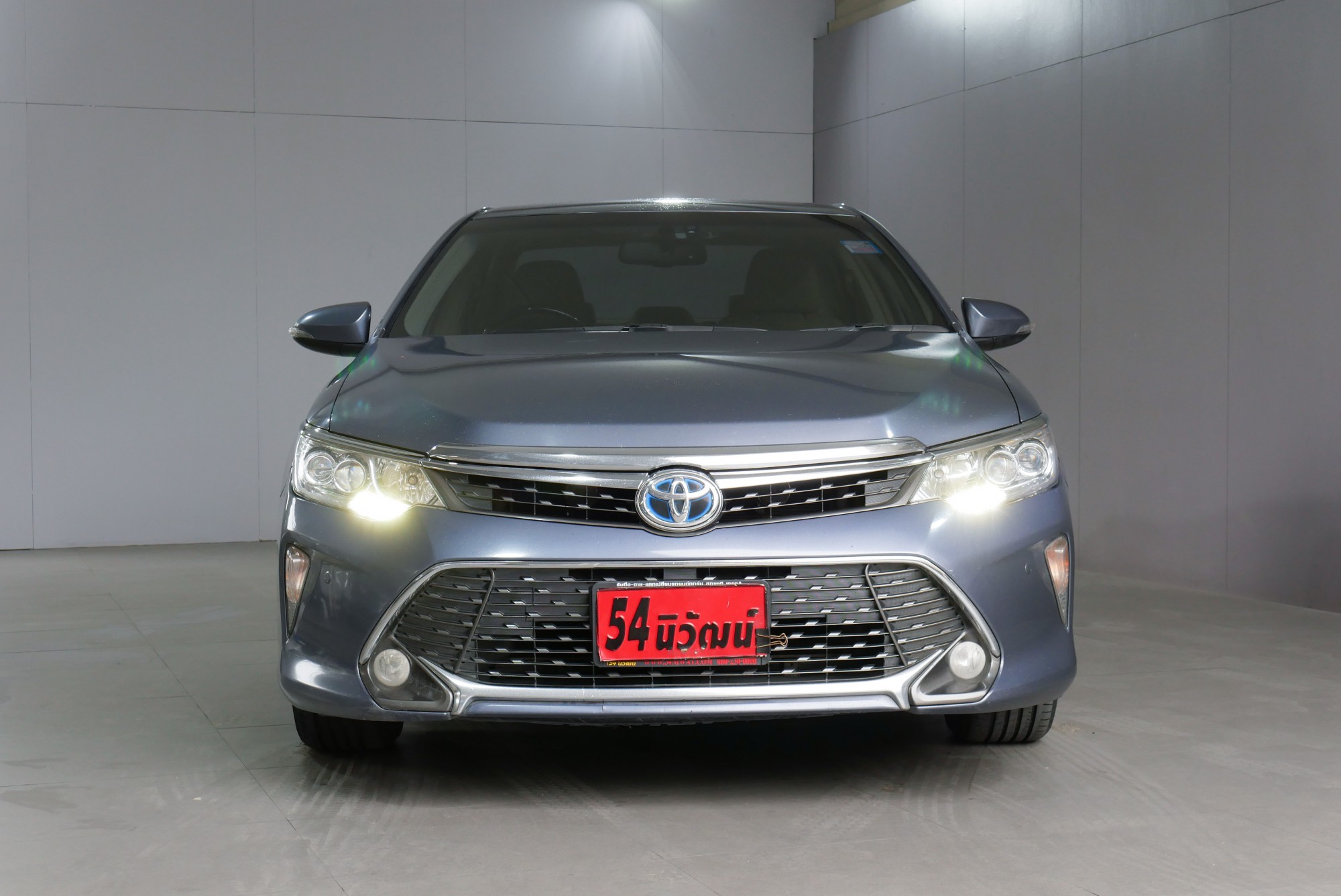 TOYOTA CAMRY 2.5 HV NAVI MINOR CHANGE AT ปี 2015 สีเทา (รูปที่ 2)