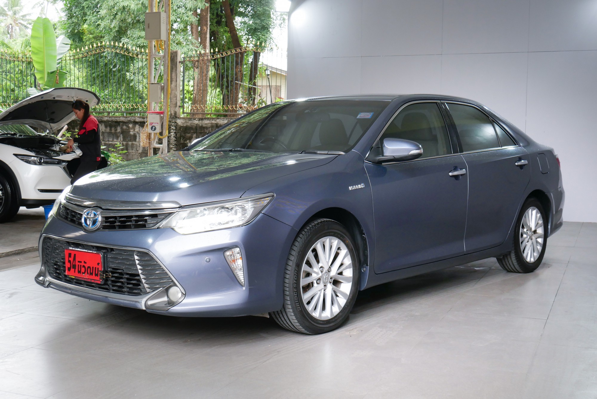 TOYOTA CAMRY 2.5 HV NAVI MINOR CHANGE AT ปี 2015 สีเทา (รูปที่ 3)
