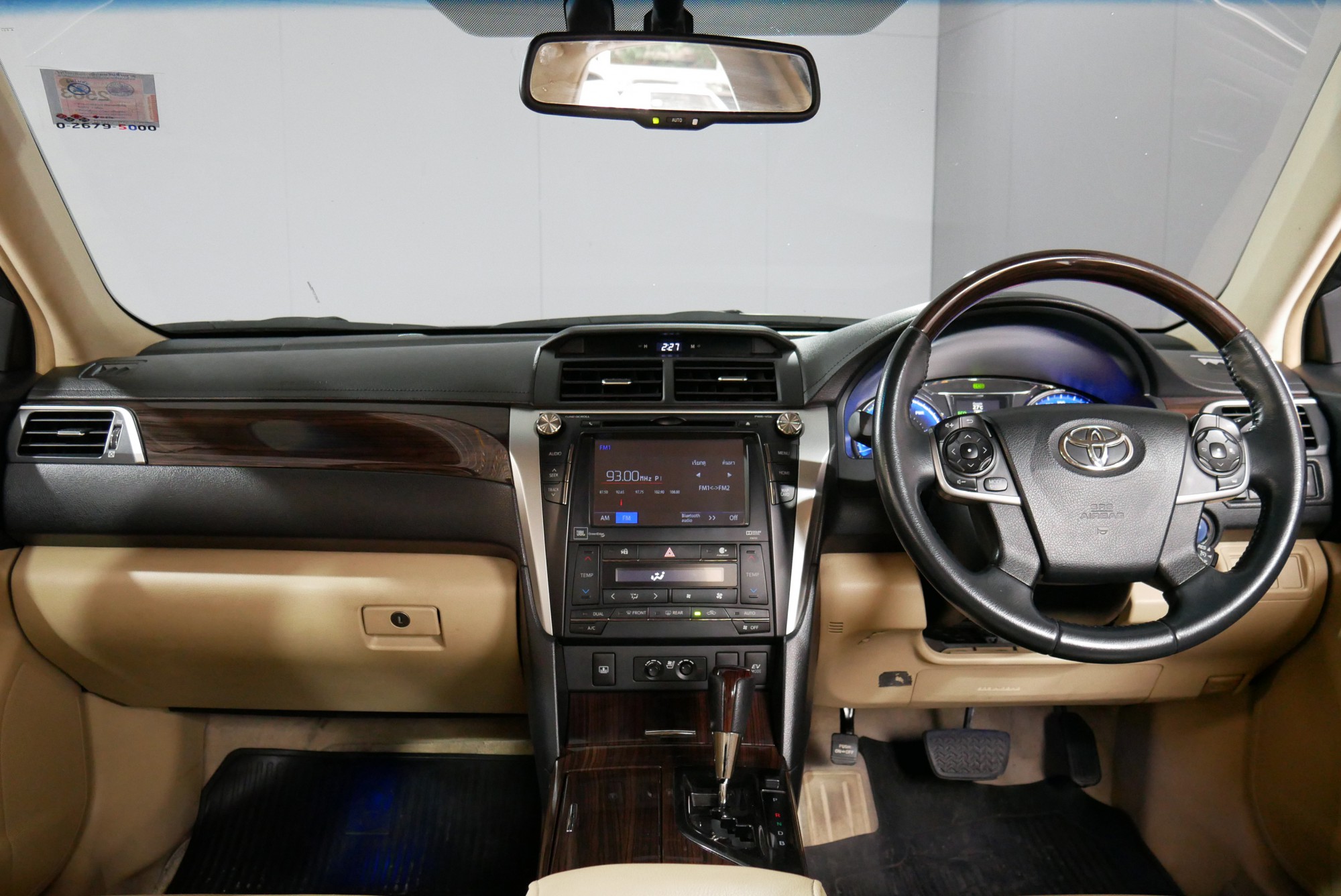 TOYOTA CAMRY 2.5 HV NAVI MINOR CHANGE AT ปี 2015 สีเทา (รูปที่ 5)