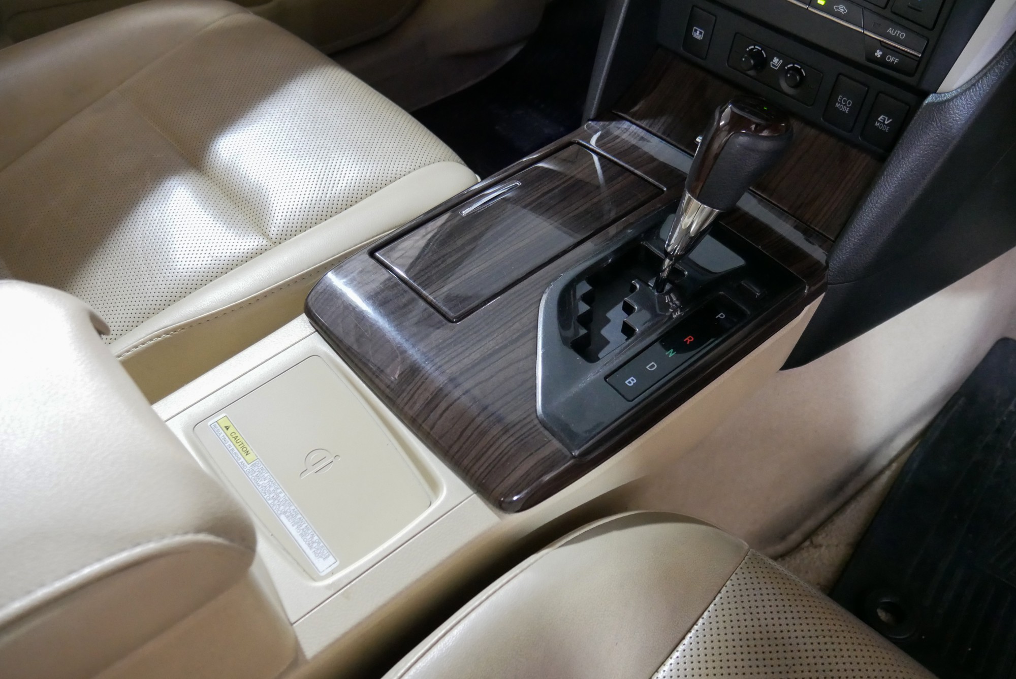 TOYOTA CAMRY 2.5 HV NAVI MINOR CHANGE AT ปี 2015 สีเทา (รูปที่ 8)