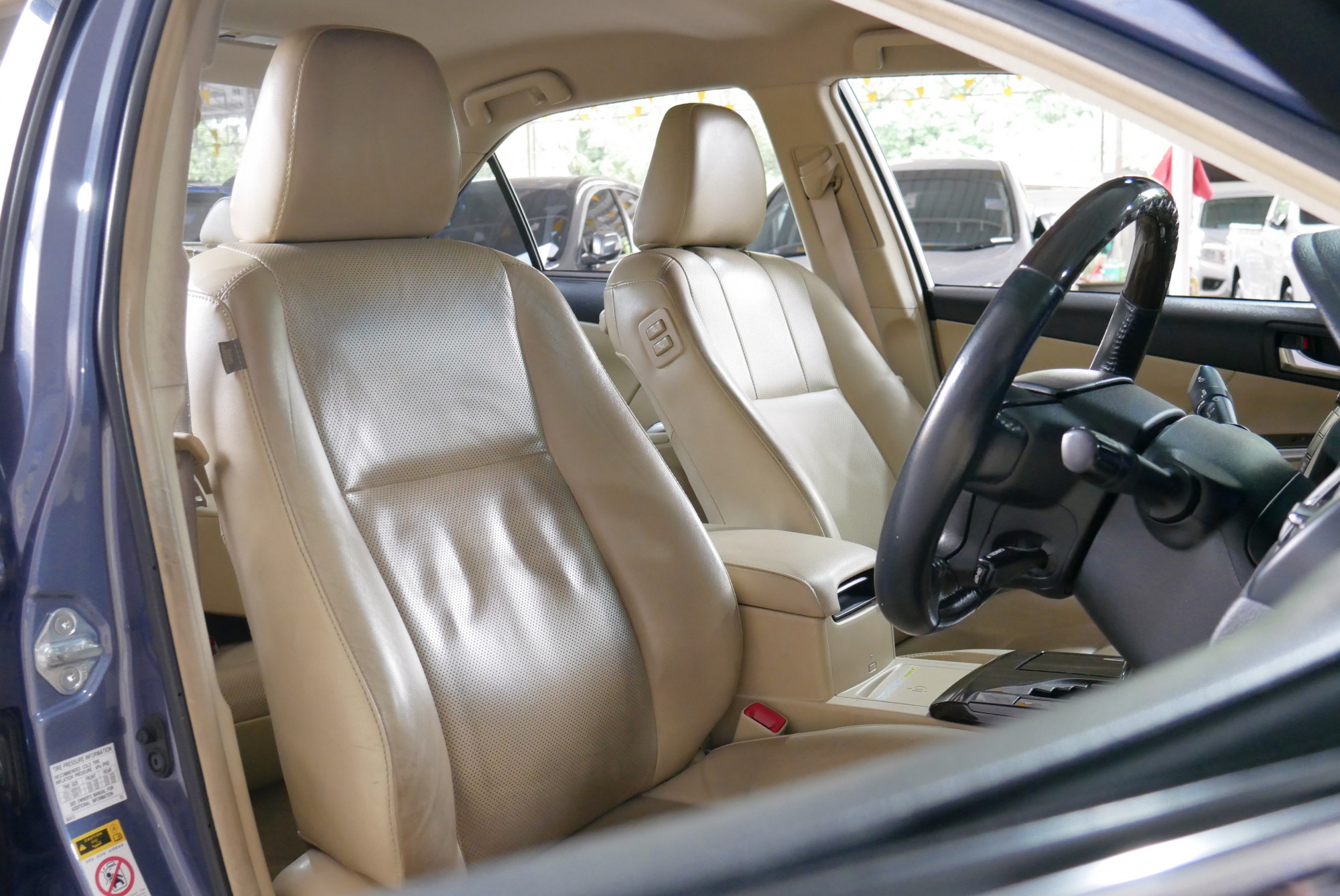 TOYOTA CAMRY 2.5 HV NAVI MINOR CHANGE AT ปี 2015 สีเทา (รูปที่ 6)