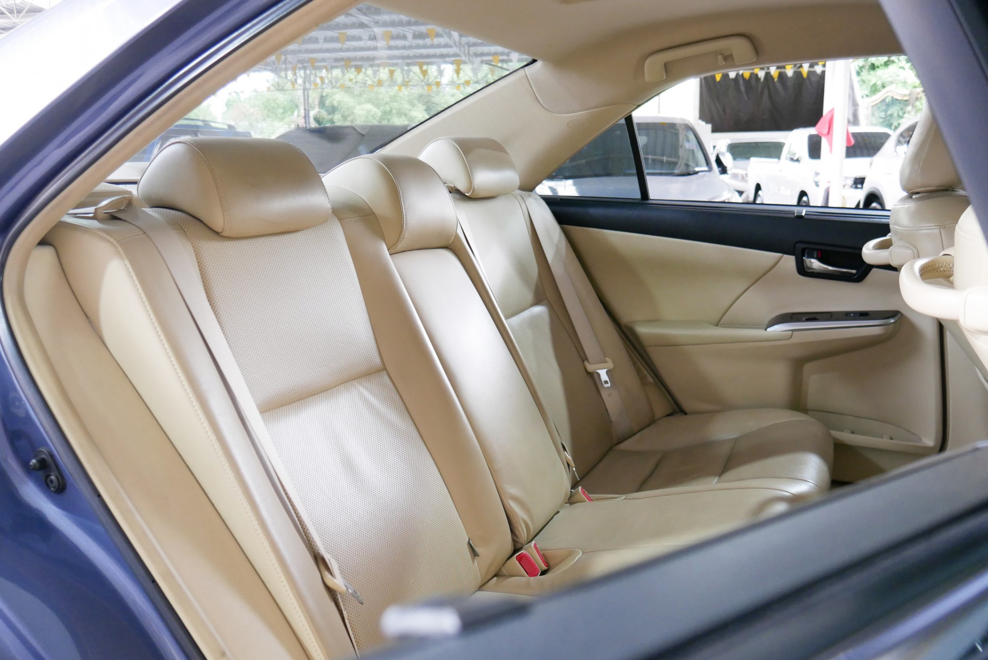 TOYOTA CAMRY 2.5 HV NAVI MINOR CHANGE AT ปี 2015 สีเทา (รูปที่ 16)