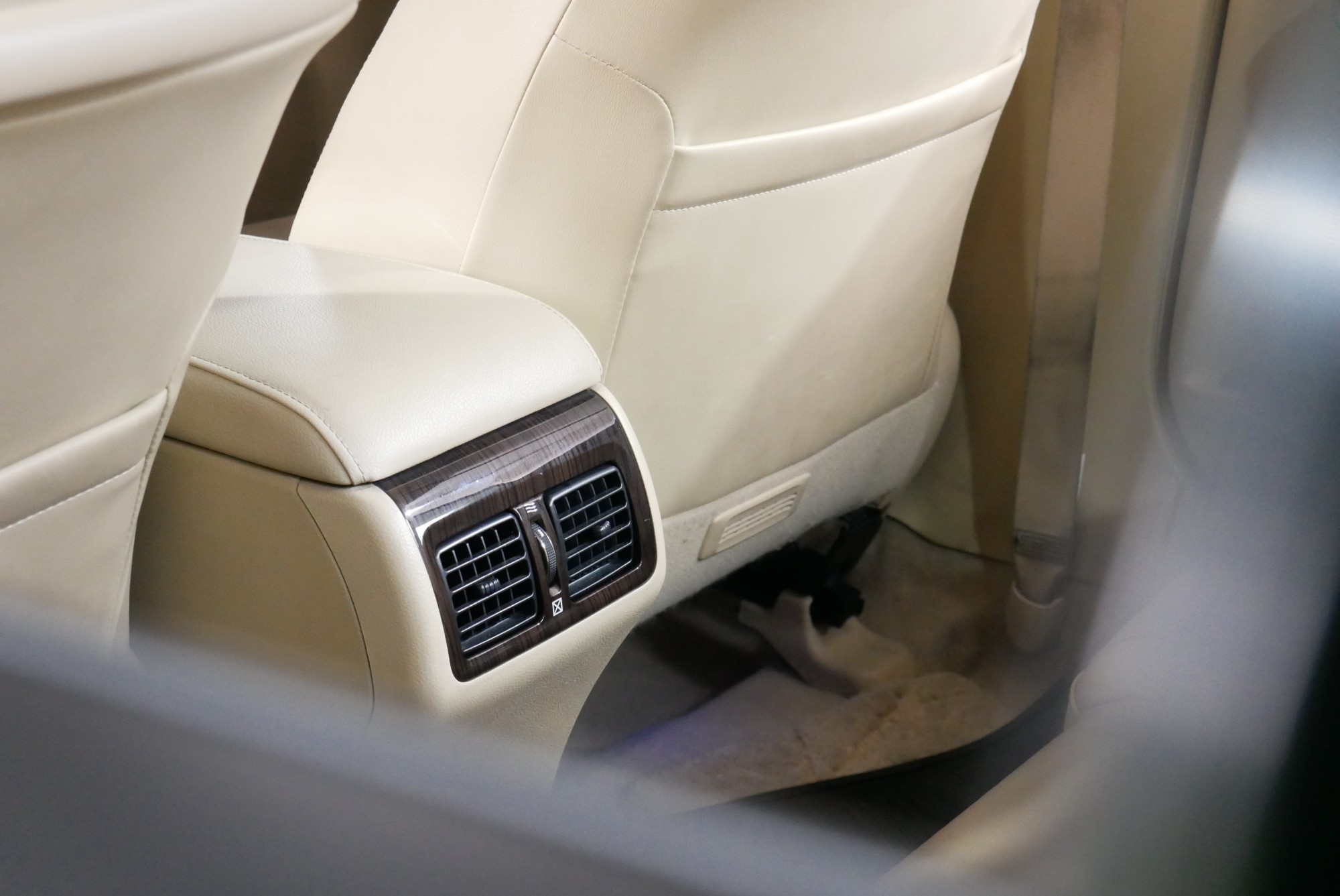 TOYOTA CAMRY 2.5 HV NAVI MINOR CHANGE AT ปี 2015 สีเทา (รูปที่ 17)
