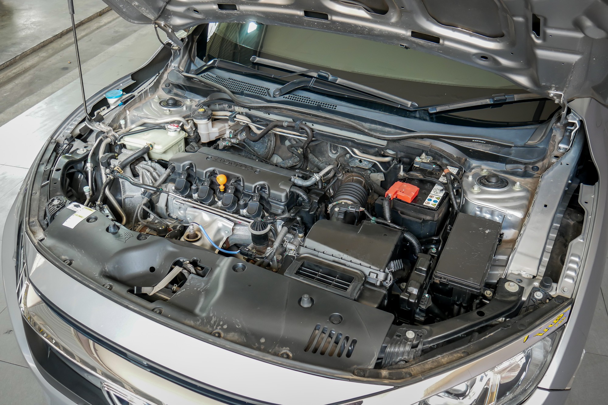 HONDA CIVIC FC 1.8 E AT ปี 2016 สีเงิน (รูปที่ 4)