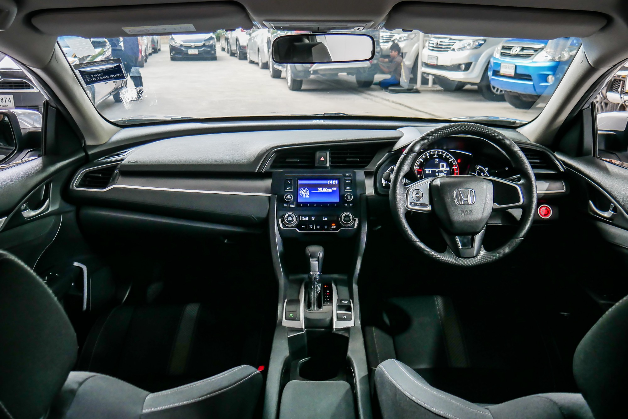 HONDA CIVIC FC 1.8 E AT ปี 2016 สีเงิน (รูปที่ 5)